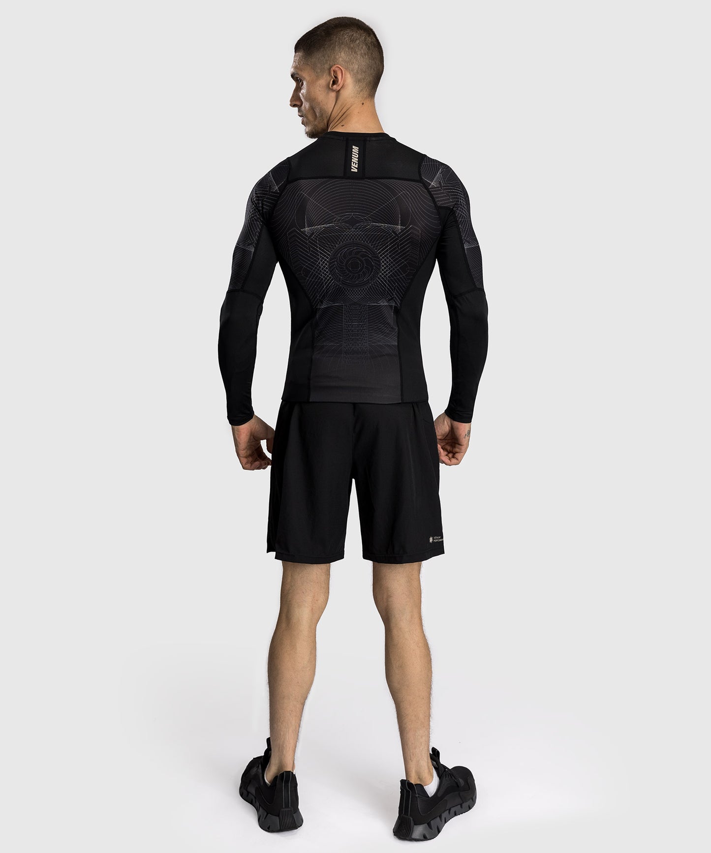Venum G-Fit Air Rashguard de Manga Larga para Hombre - Negro Profundo/Arena del desierto