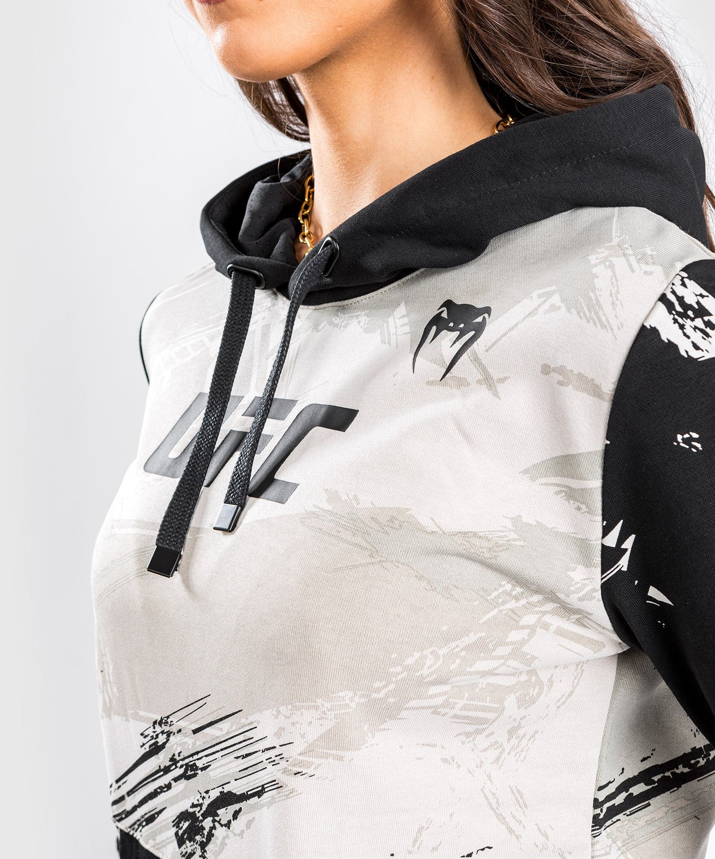 Venum Authentic Fight Week 2.0 UFC Frauen Kapuzen-Sweatshirt - Sand/Schwarz