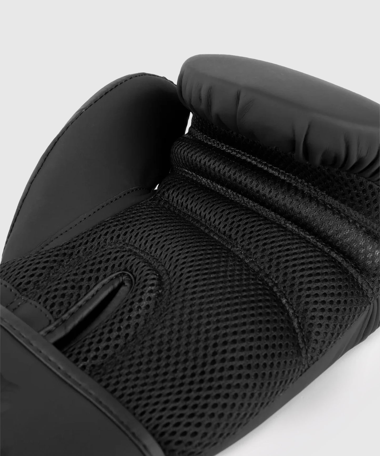 Gants de boxes Venum Classic - Noir/Noir Edition WLMT