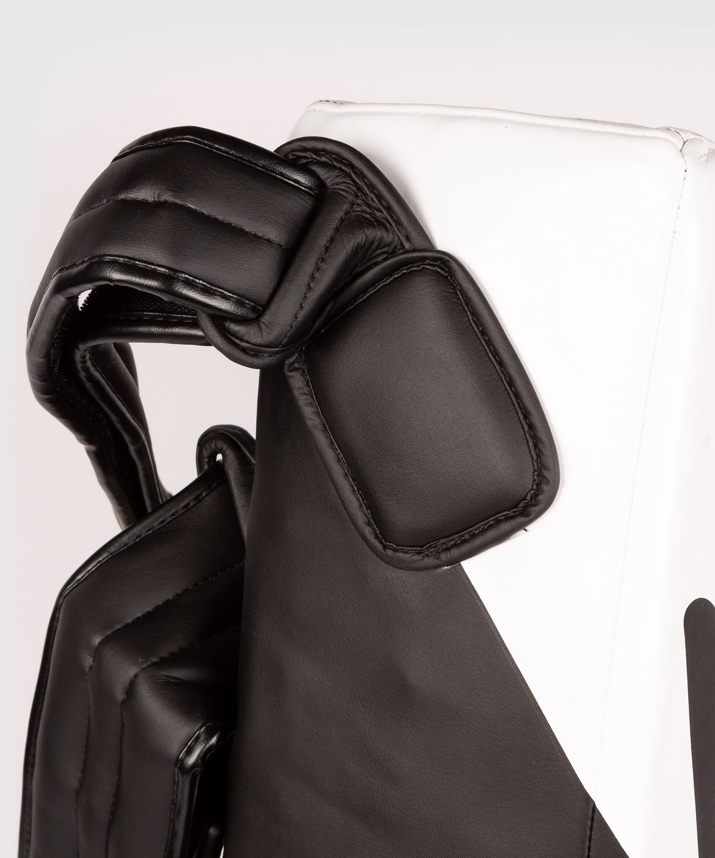 Bouclier Kick Boxing Micro Fibre Venum - Noir/Blanc