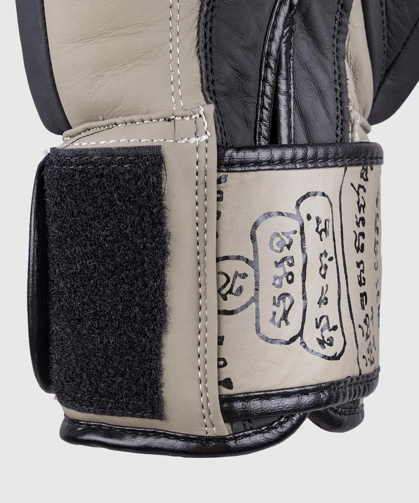 8 Weapons 8 Ways Yant Boxhandschuhe - Schwarz/Sand