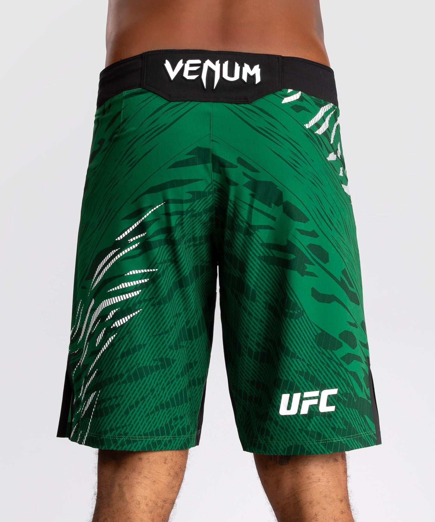UFC Fusion by Venum Authentic Fight Night Herren Fight Short - Long Fit - Grün