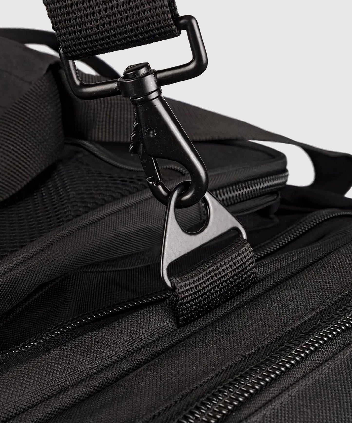 8 Weapons Big 8 Sports Bag – Black/Black