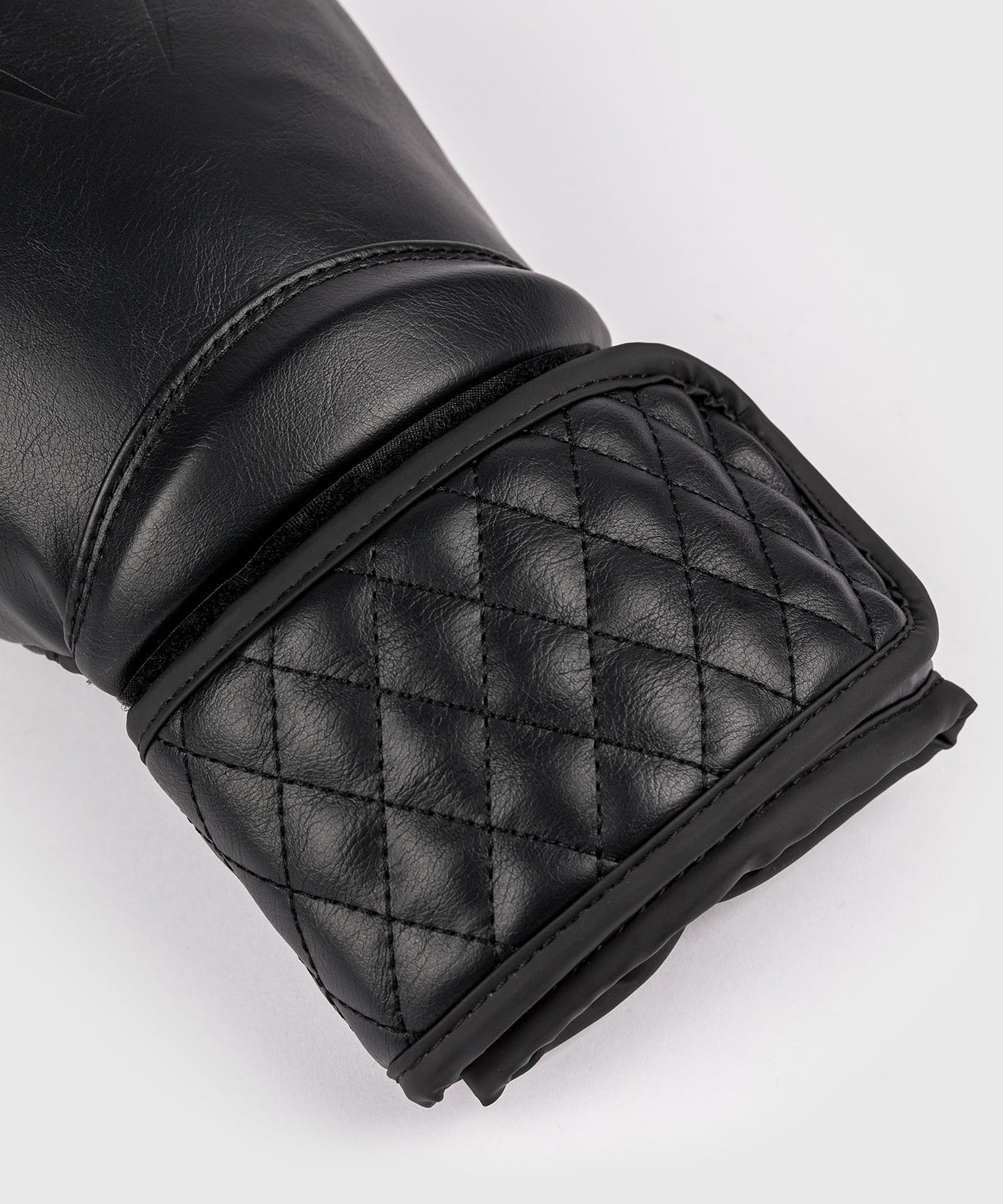 Venum x Rajadamnern Boxing Gloves - Shiny Black