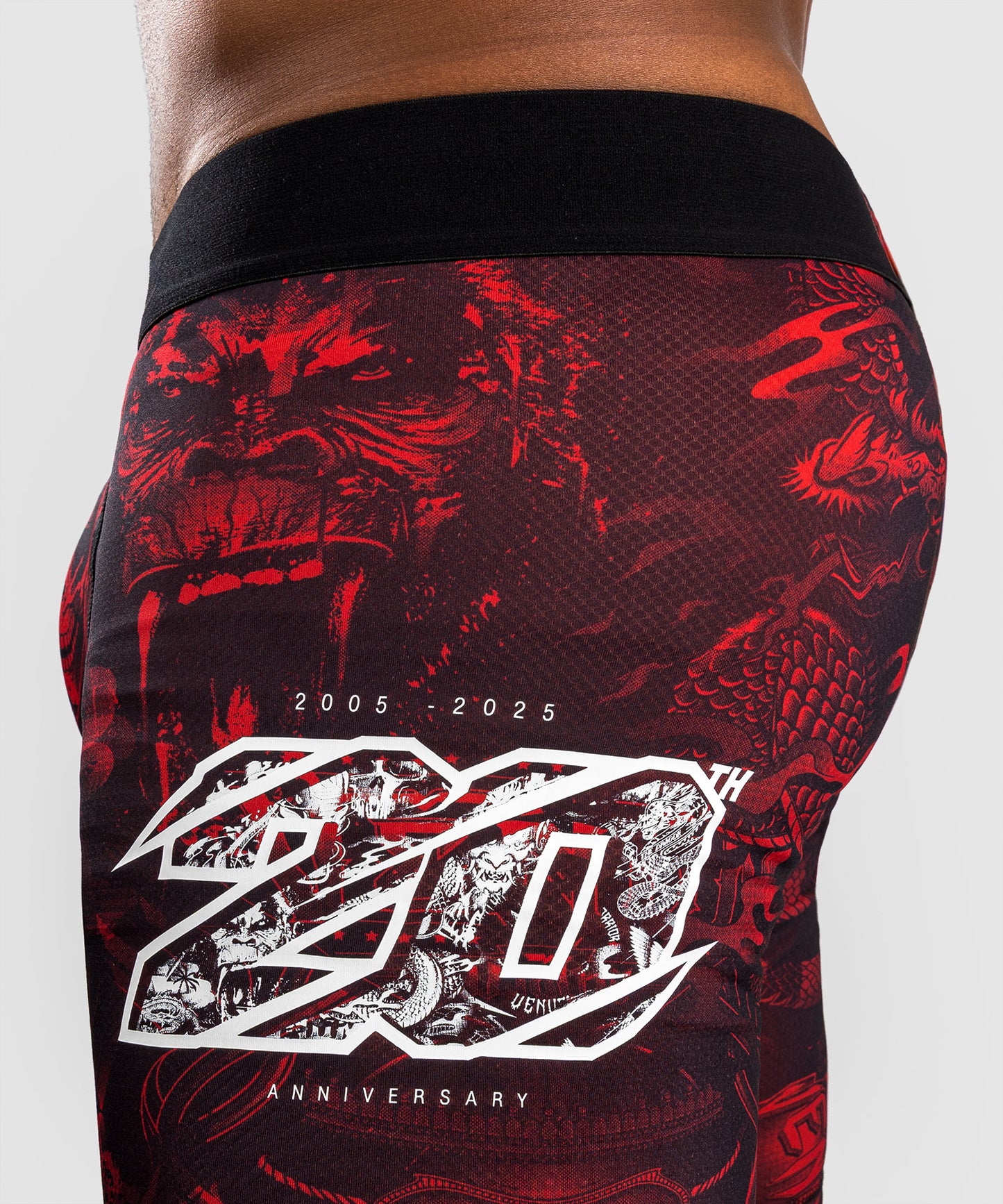 Venum 20th Anniversary Short de Compresión - Negro/Rojo