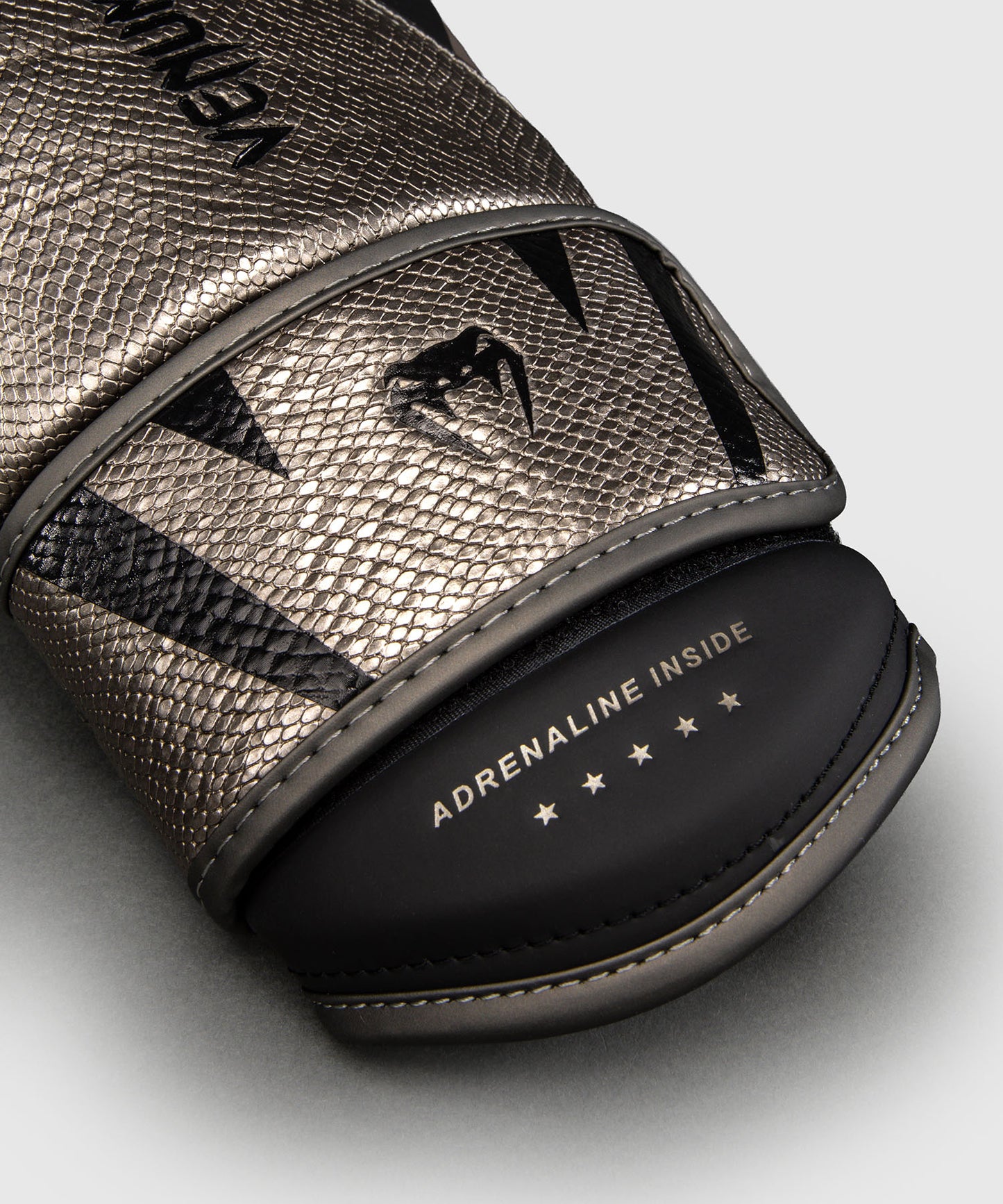 Venum Challenger 4.0 Scales Boxing Gloves -Silver/Black