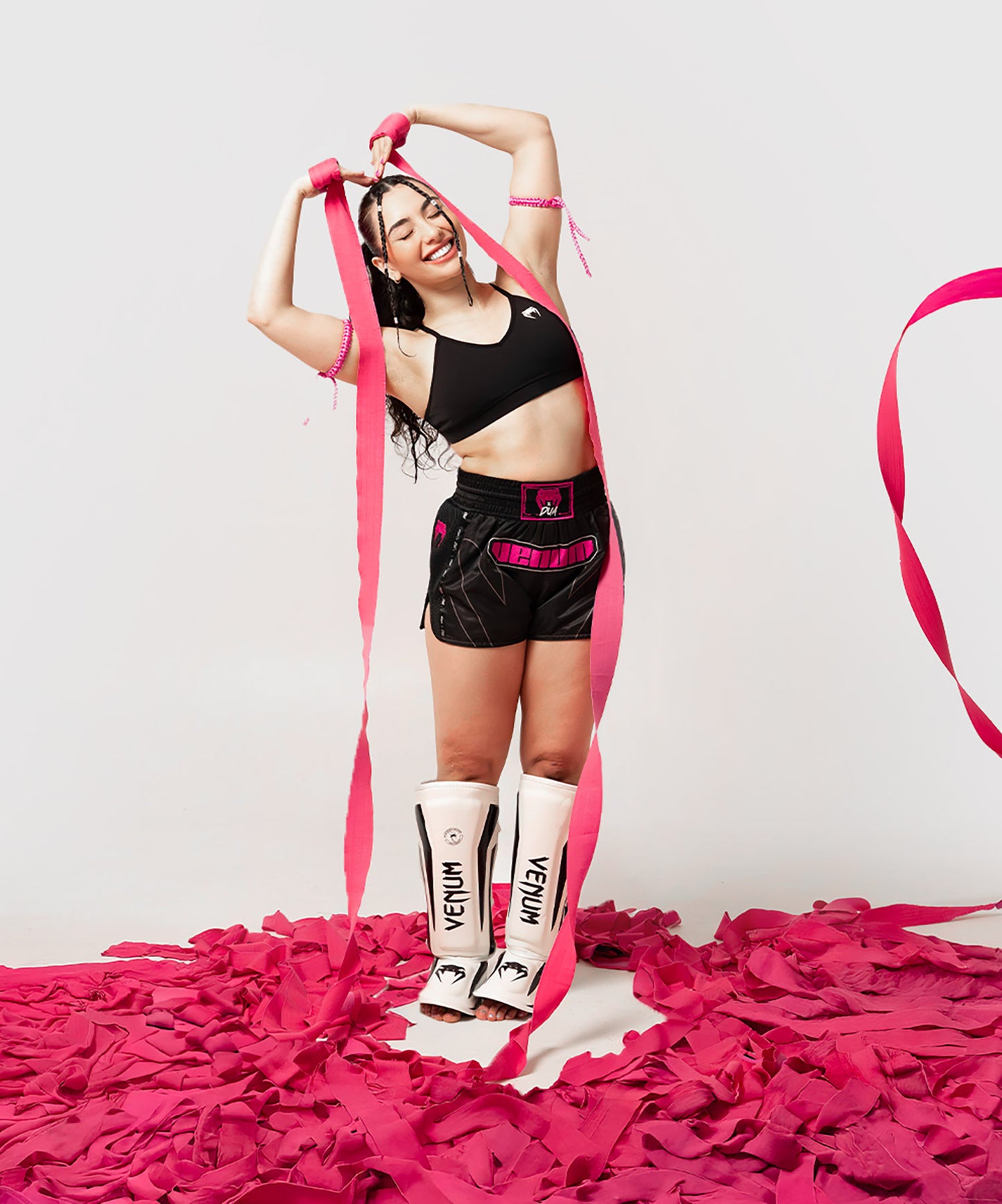 Venum x Dua Muay Thai Pantalones Cortos - Negro/Rosa Fucsia