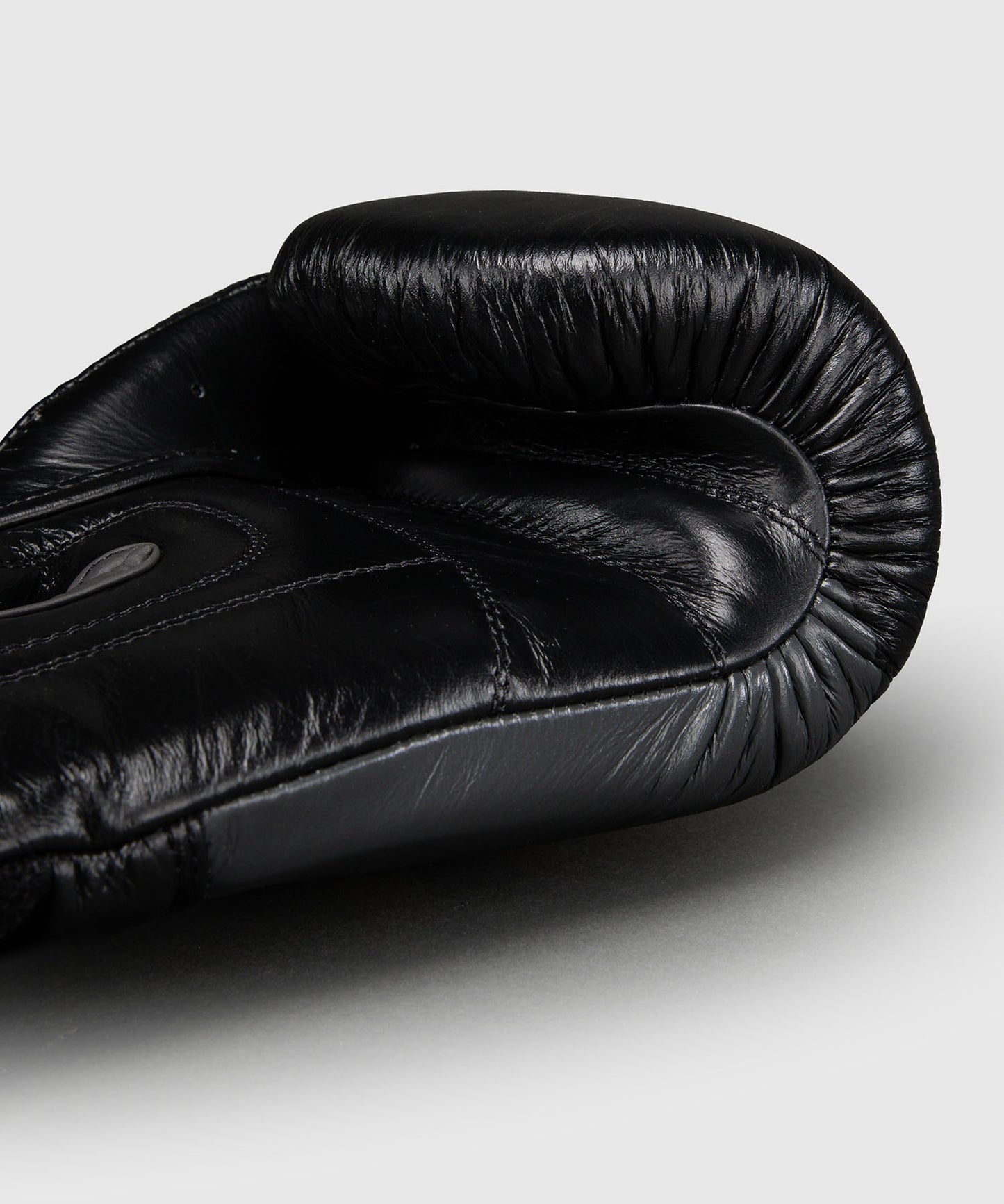 Ringhorns Charger by Venum Guantes de Boxeo Charger – Negro/Oro