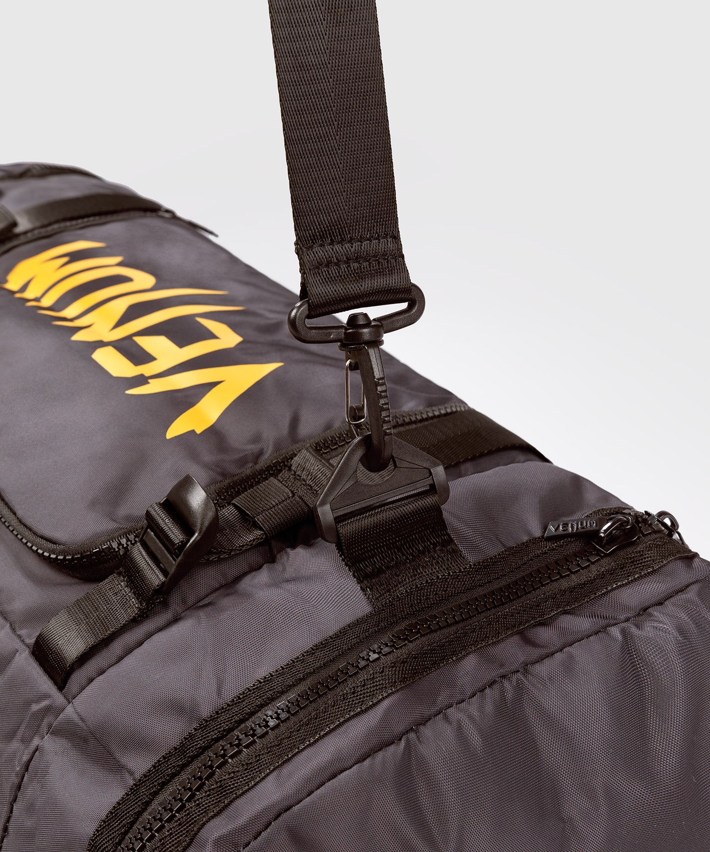 UFC Fusion by Venum Fight Week Duffel Bag - Aards Bruin
