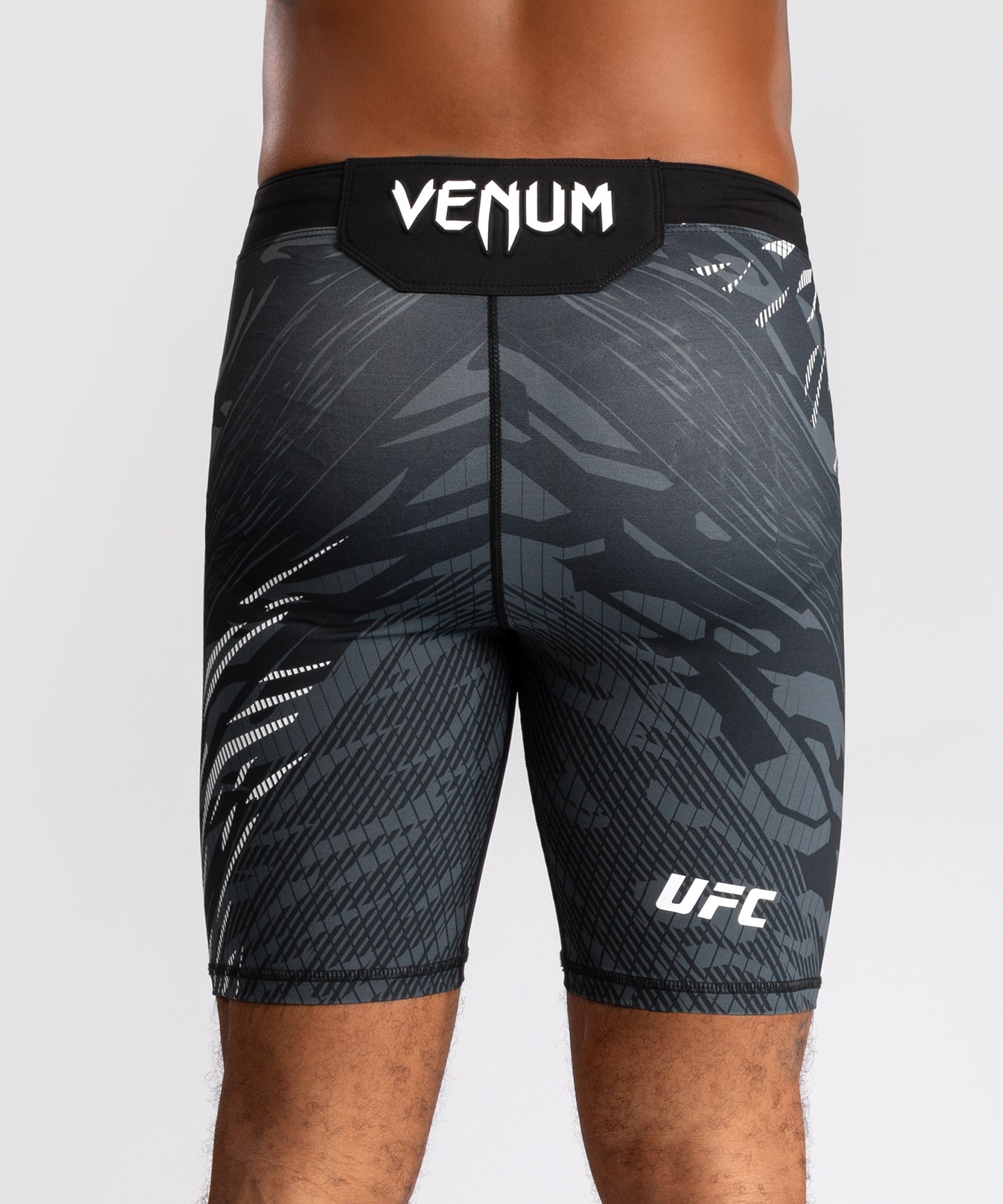 UFC Fusion by Venum Authentic Fight Night Vale Tudo Shorts para Hombre - Negro