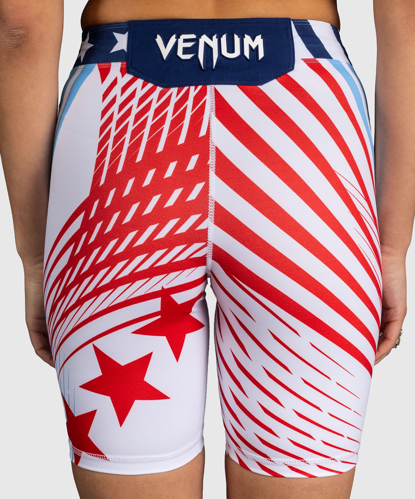 Official UFC Freedom 250 by Venum Authentic Vale Tudo Shorts im Long Fit für Damen - Weiß