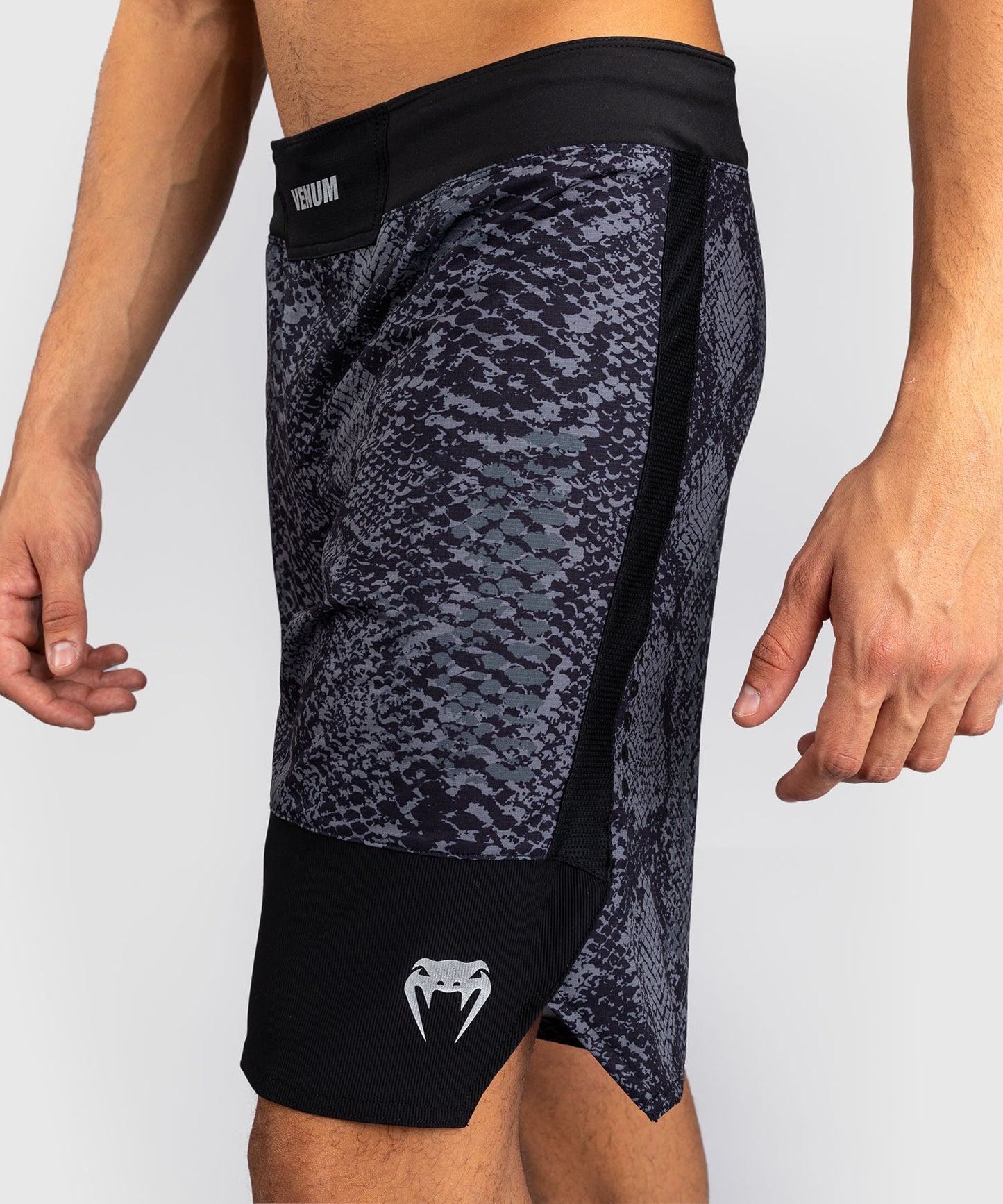 Venum G-Fit Scales Short de Combate – Negro/Gris Carbón