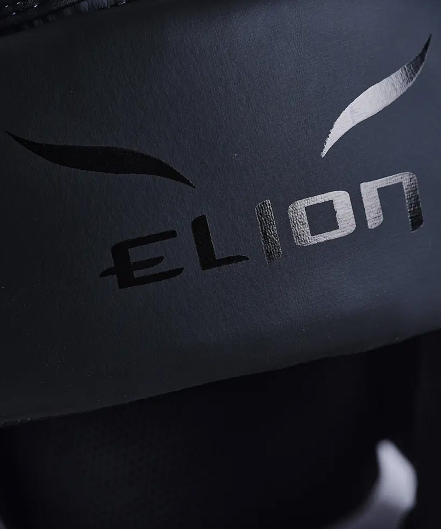 Elion Extravagant Boxhelm mit Gesichtsbügel - Schwarz