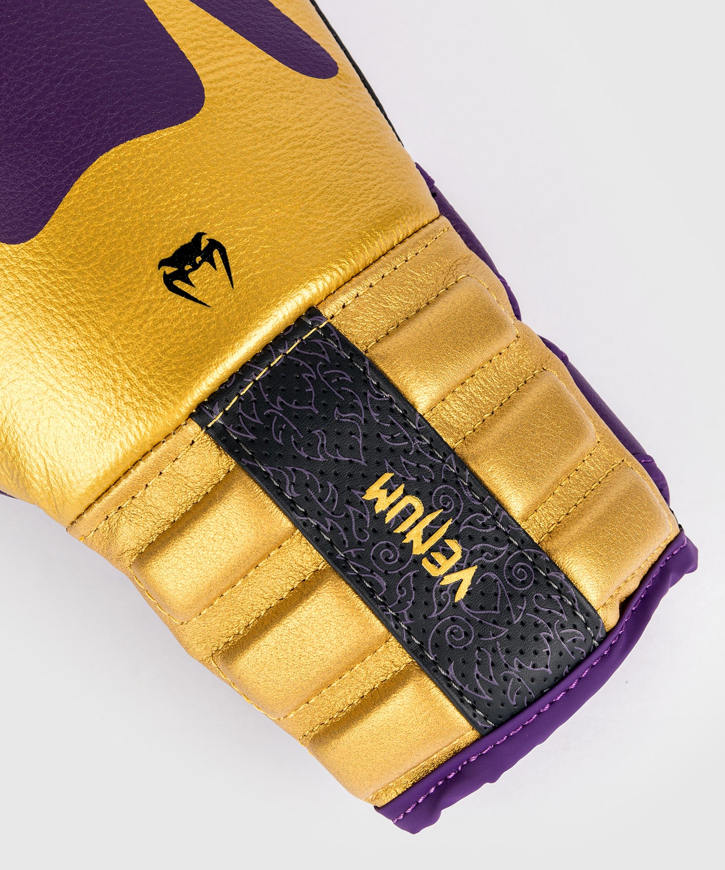Gants de boxe Venum Reverso - Violet foncé/ Or