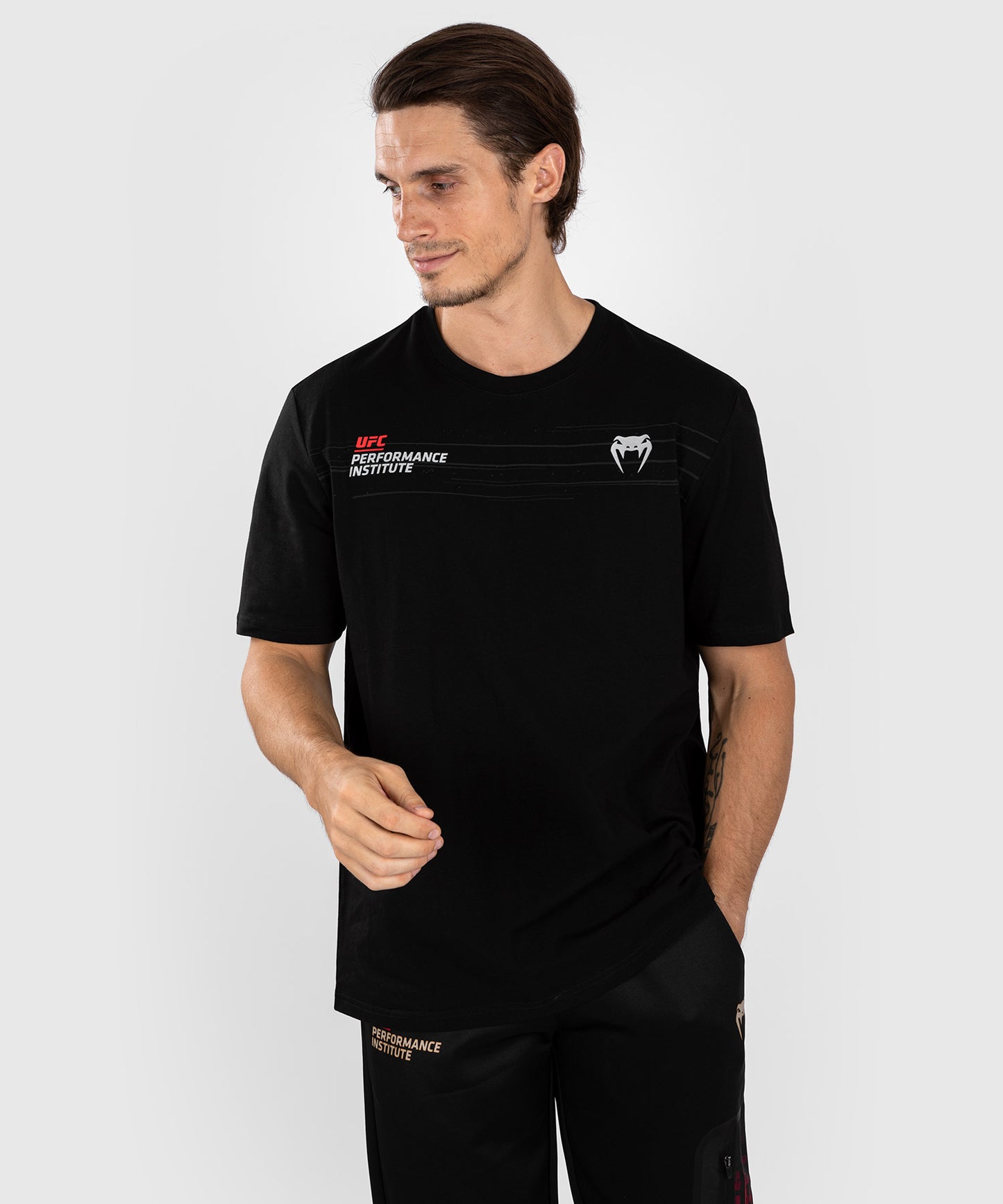 Venum Performance Institute 2.0 UFC Männer T-Shirt - Schwarz/Rot