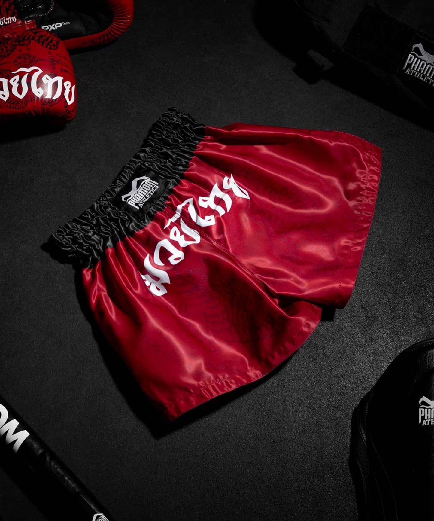 Phantom Athletics Sak Yant Pantalones de Muay Thai - Rojo