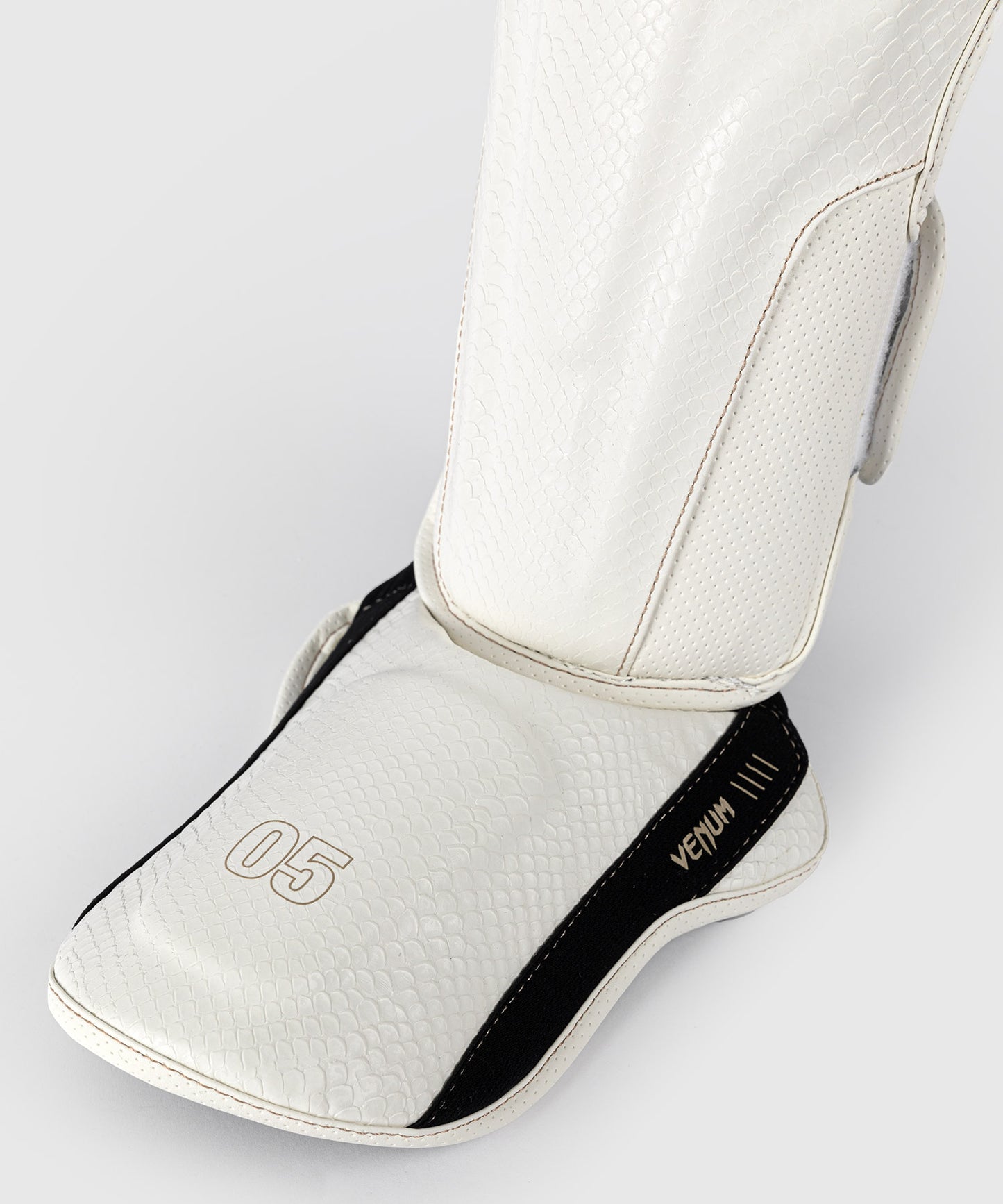 Venum Impact Evo Scales shin guards - Ivory