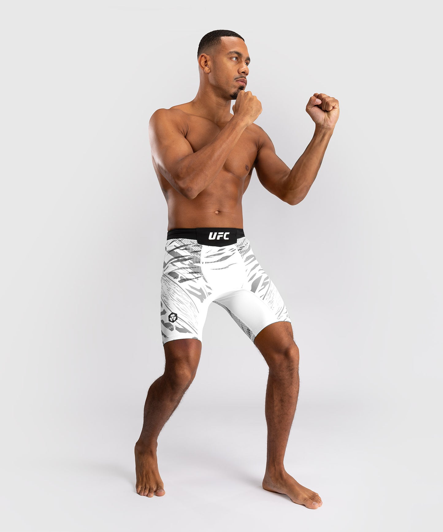 Shorts Vale Tudo pour Hommes UFC Fusion by Venum Authentic Fight Night - Blanc