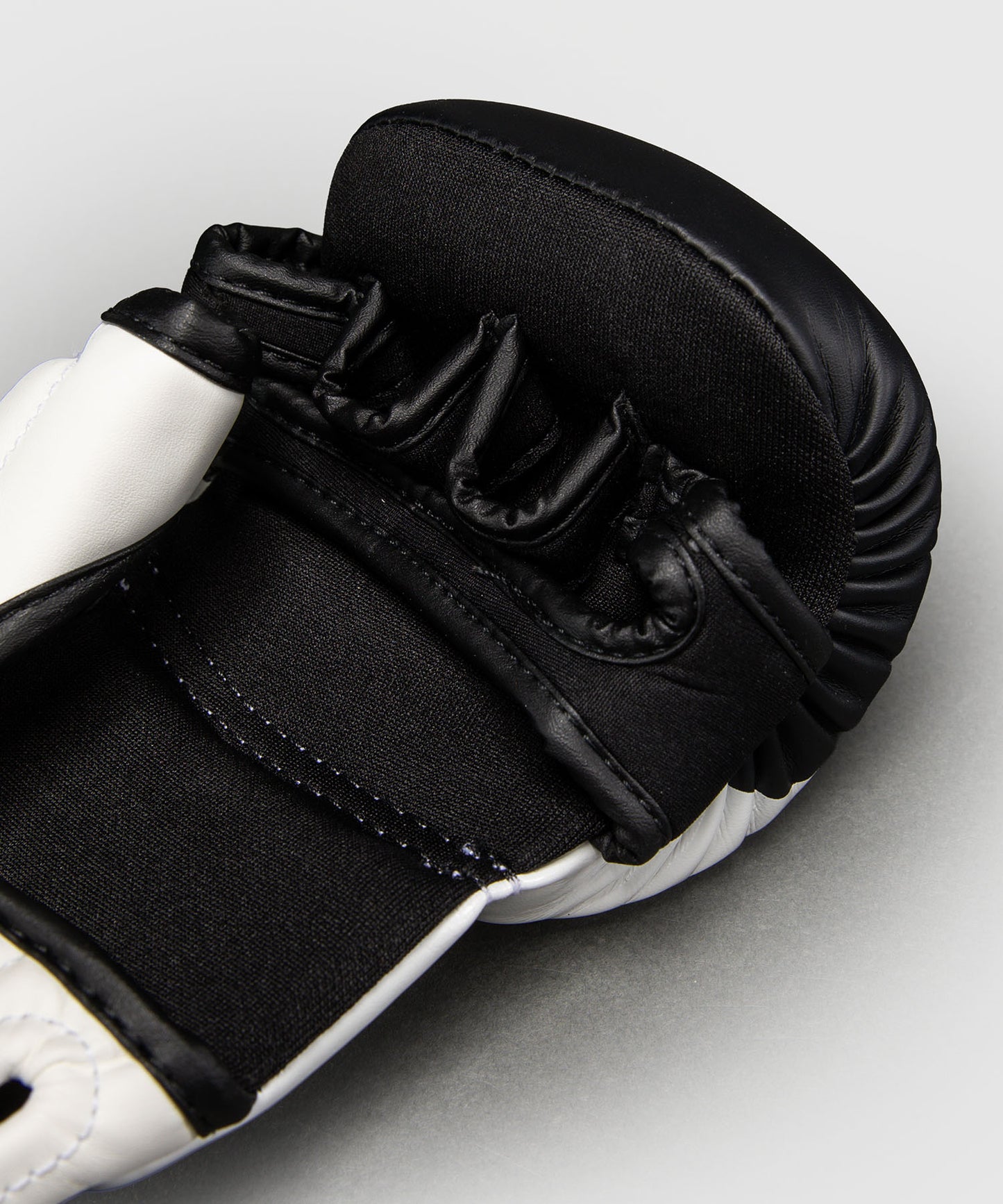 Gants de Sparring Venum Attack 2.0 – Noir/Blanc