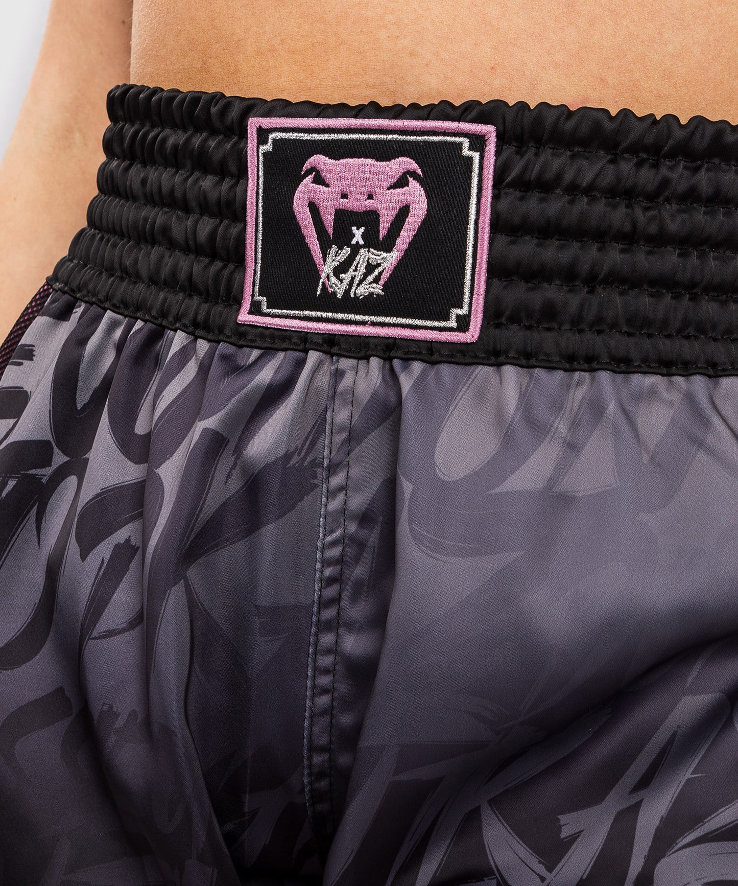 Muay Thai Shorts Venum x Kaz - Schwarz
