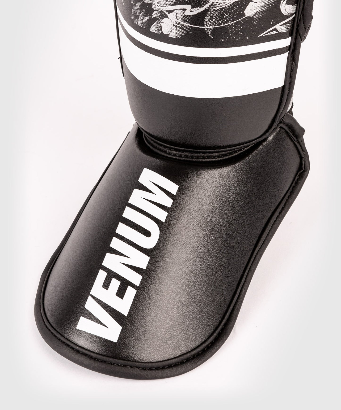 Venum YKZ21 Schienbeinschützer - Für Kinder - Schwarz/Weiß