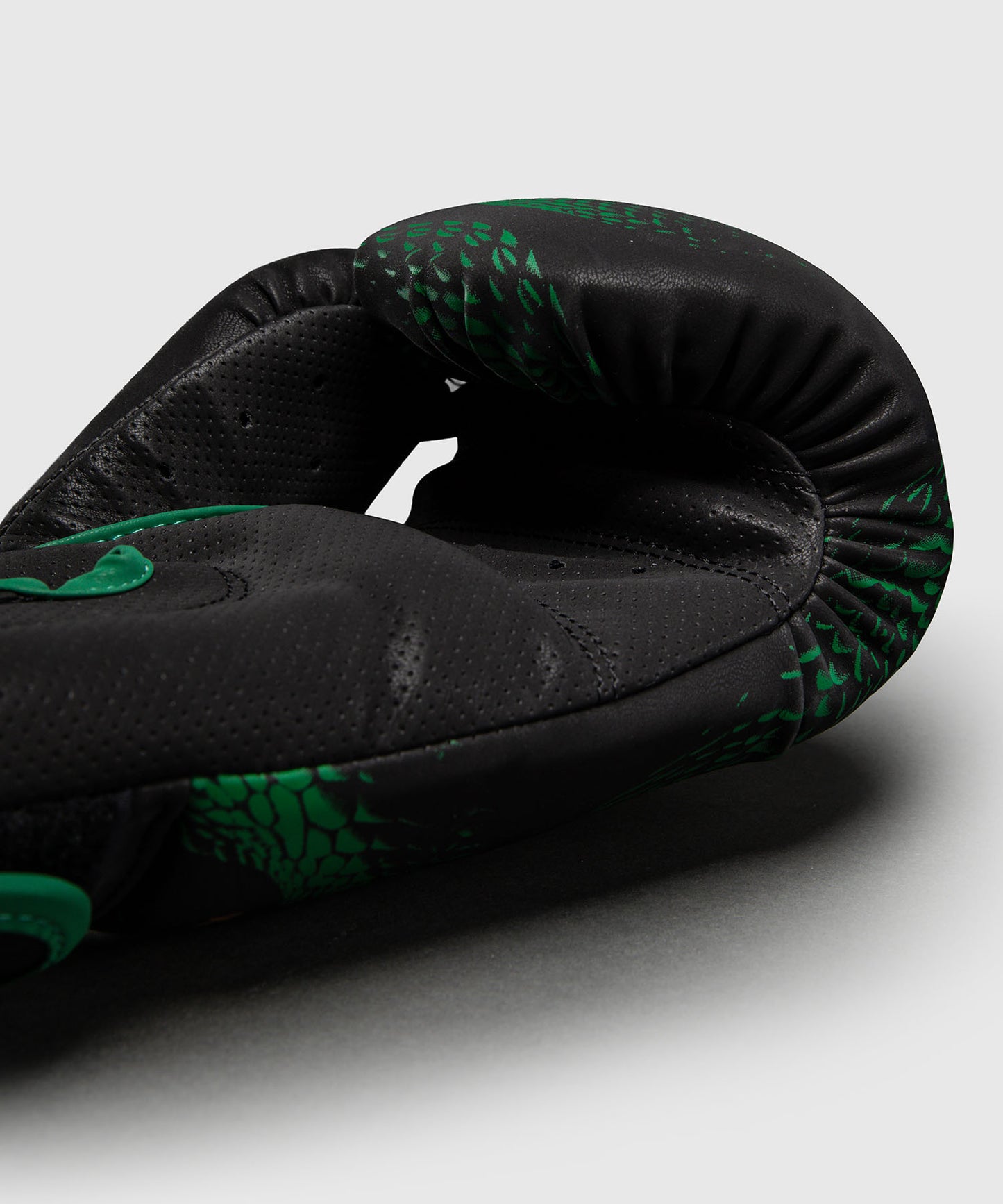 Venum Matupa Guantes de Boxeo - Negro/Verde/Oro