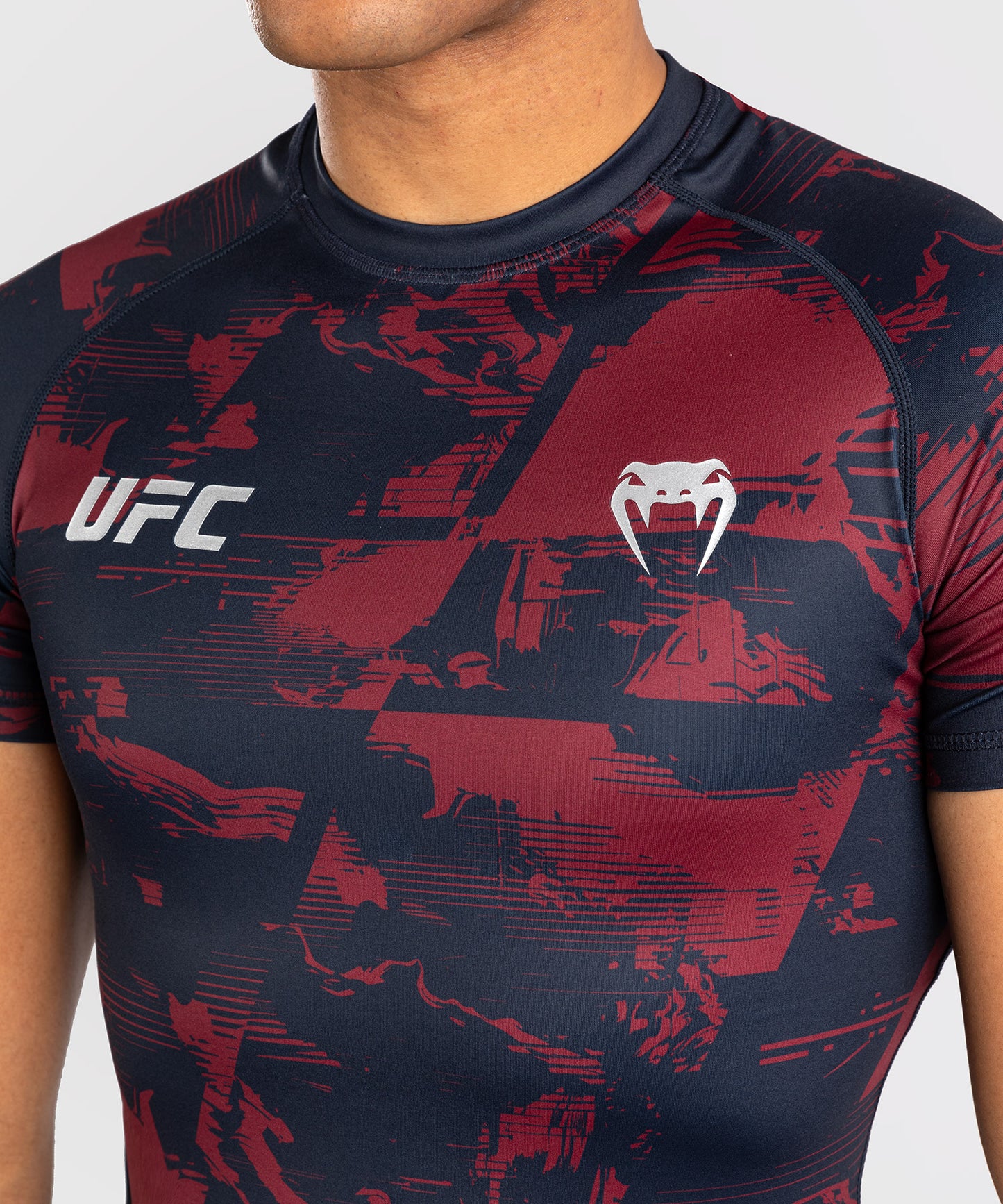UFC Zenith by Venum Authentic Fight Week Rashguard de manga corta Performance Hombre - Azul marino/Burdeos/Plateado