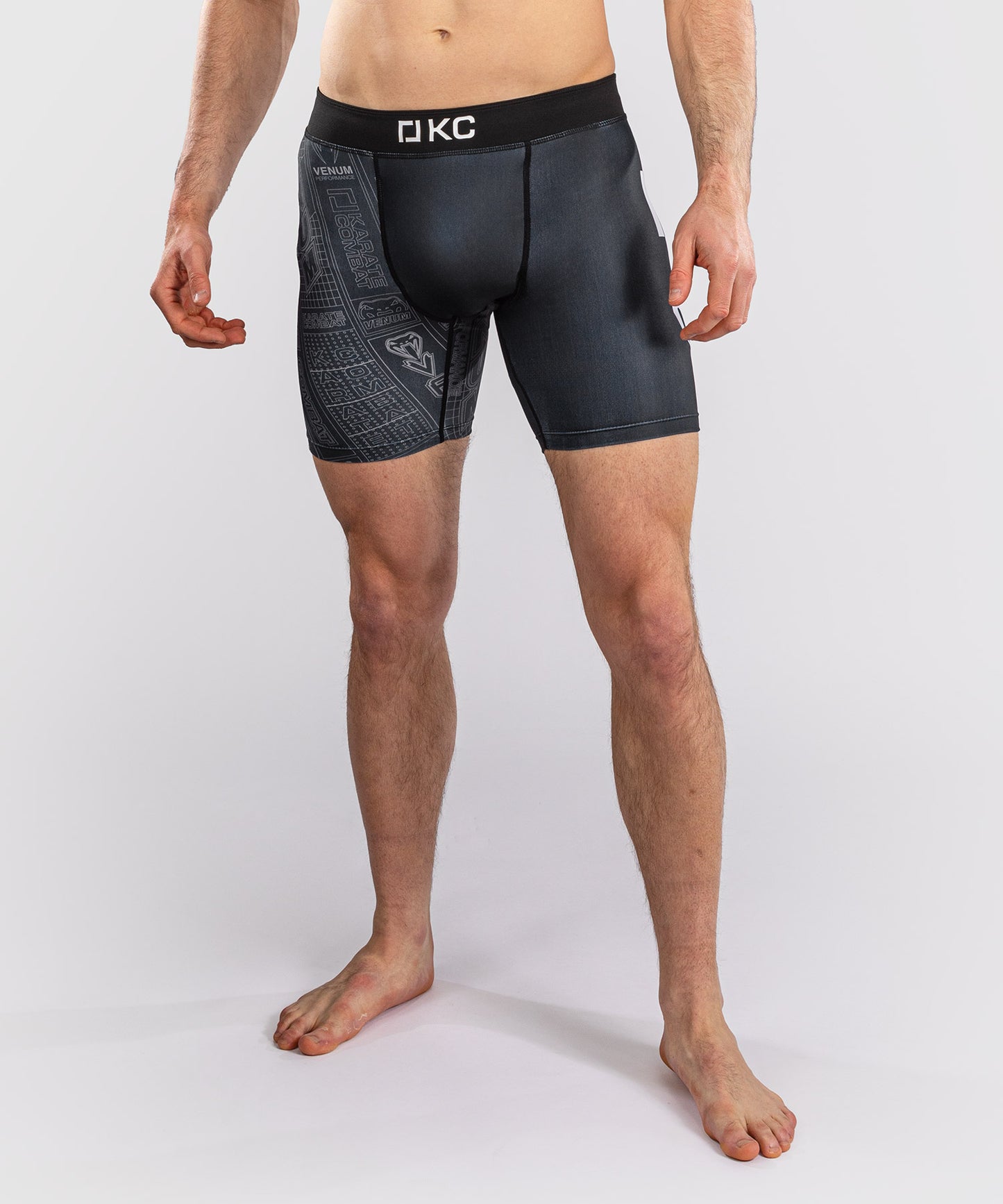 Karate Combat by Venum Pantaloncini a Compressione – Nero/Grigio