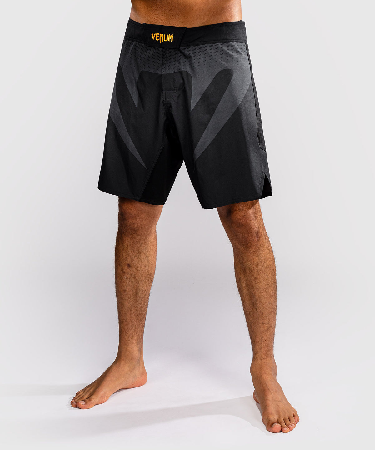 Venum Attack Fightshorts - Negro/Dorado
