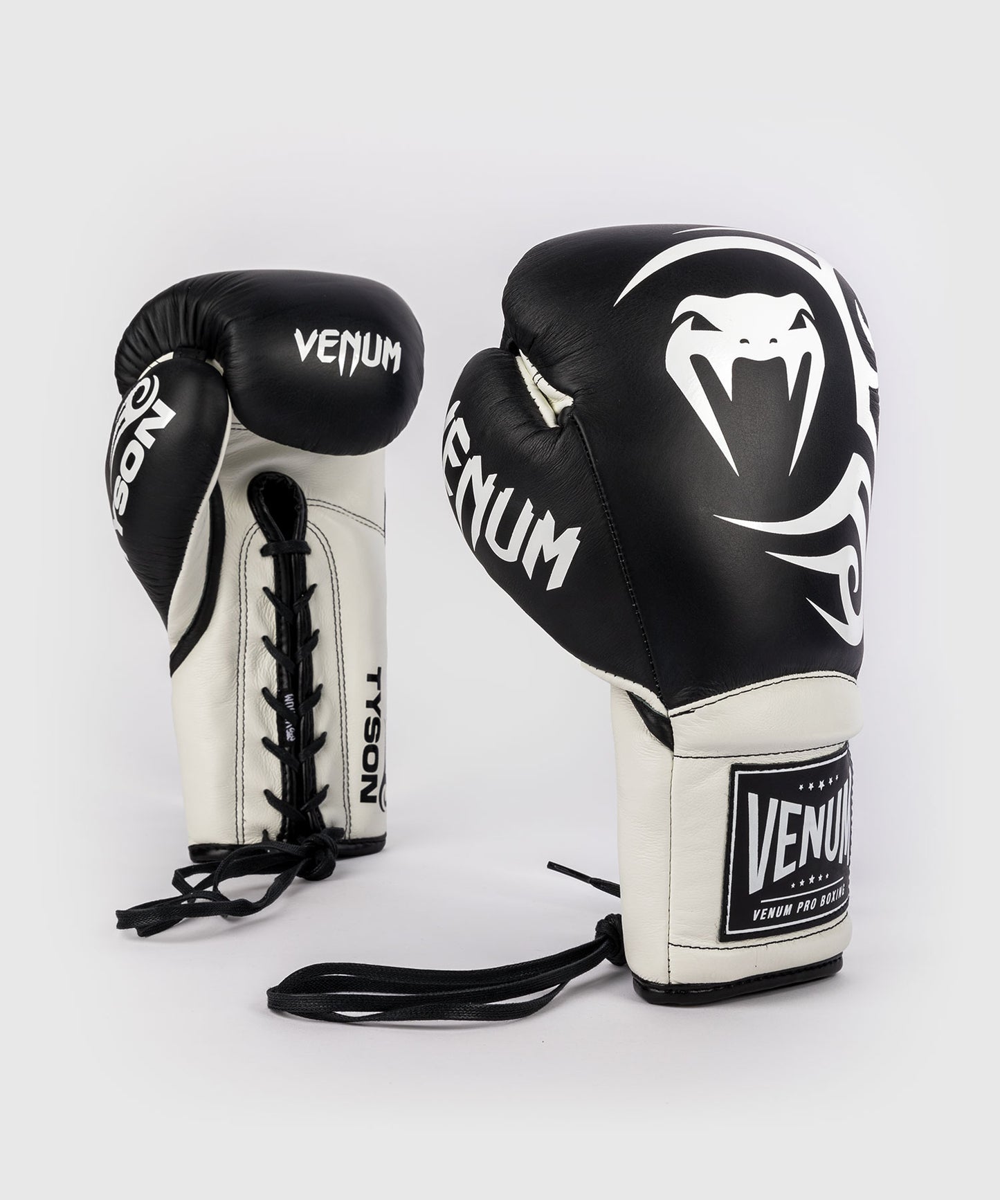 Guantoni da boxe Venum X Mike Tyson Pro con lacci - Nero/Bianco