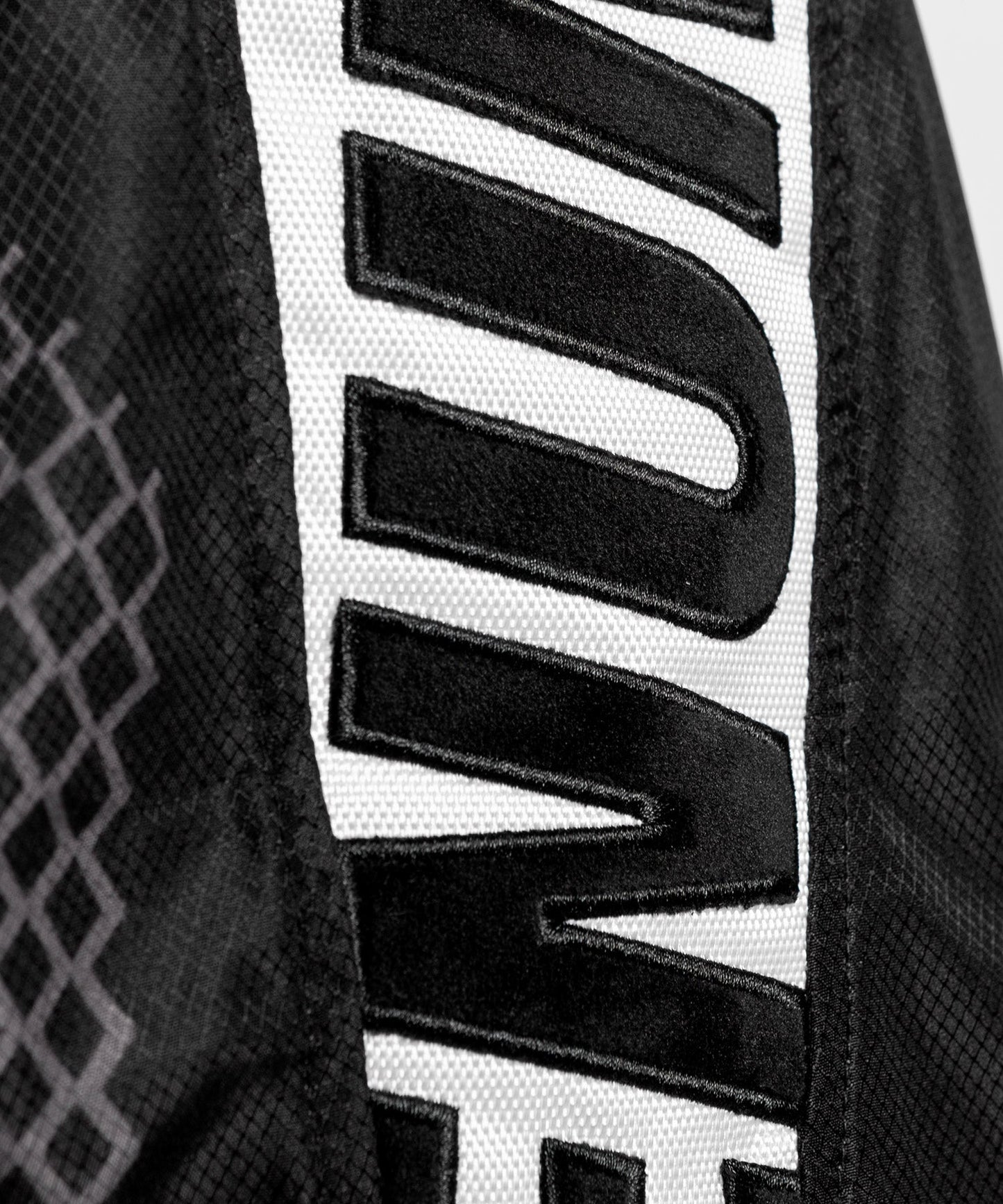Venum Arrow boxing shorts - Black/White