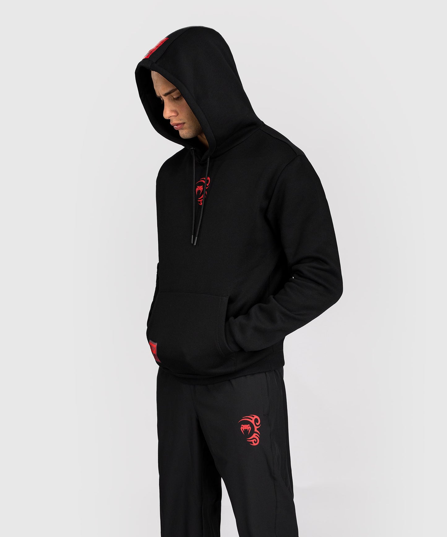 Venum x Mike Tyson Tiger Sudadera con Capucha - Negro Profundo/Rojo Intenso