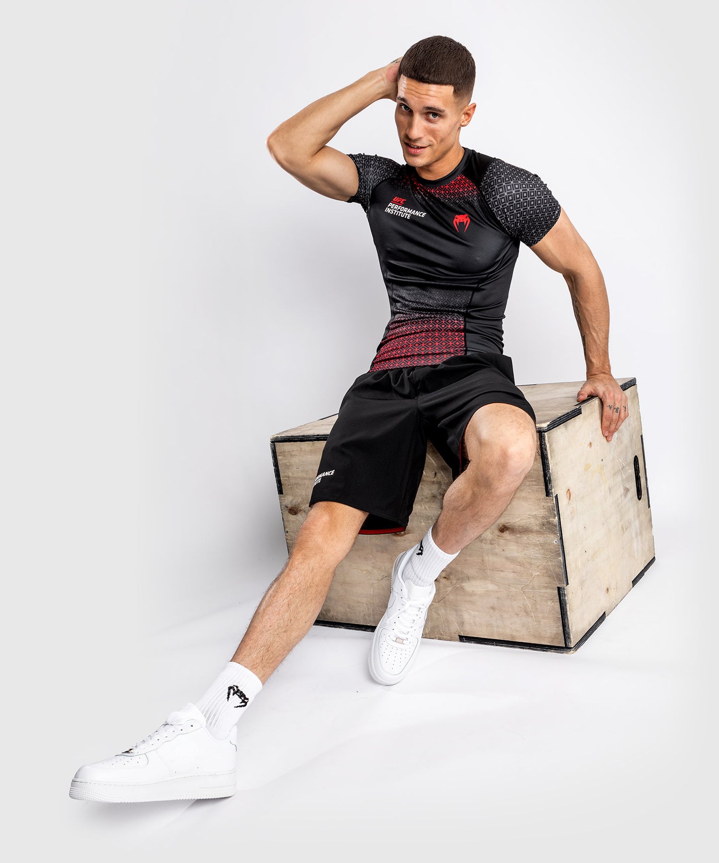 T-Shirt de Compression UFC Venum Performance Institute - Manches Courtes - Noir/Rouge
