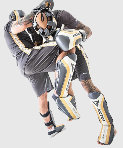 Casque de boxe RDX Sports Aura T-17 - Noir/Blanc/Or