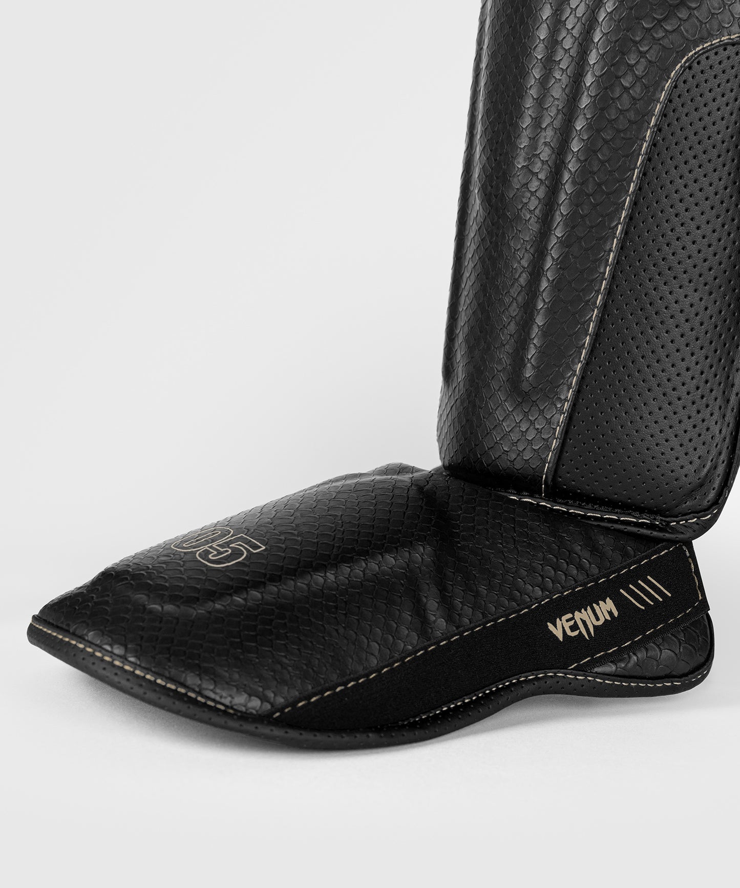 Venum Impact Evo Scales shin guards - Black