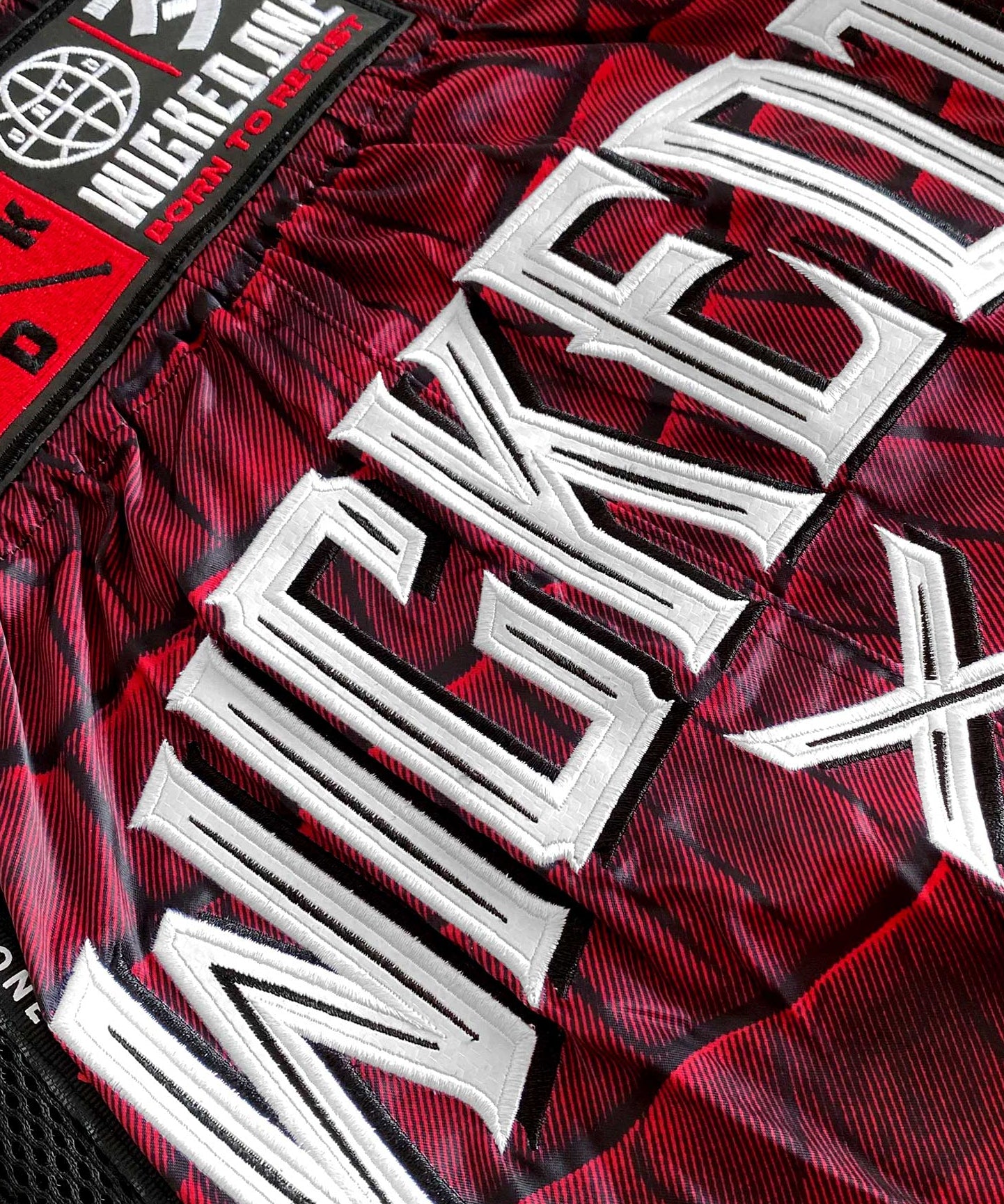 Wicked One Caïman Muay Thai Shorts - Rouge/Schwarz