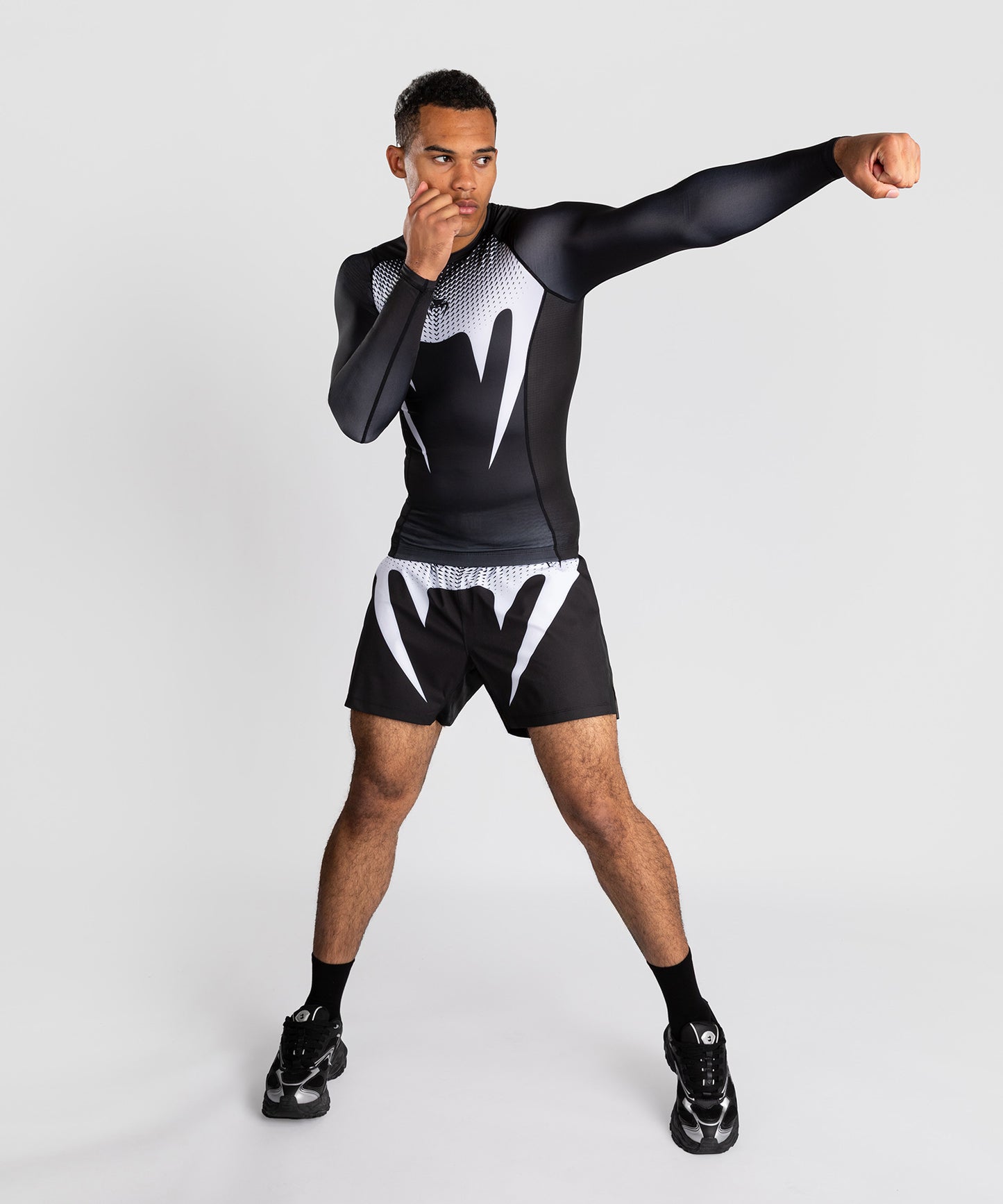 Venum No Gi Rashguards - Negro/Blanco