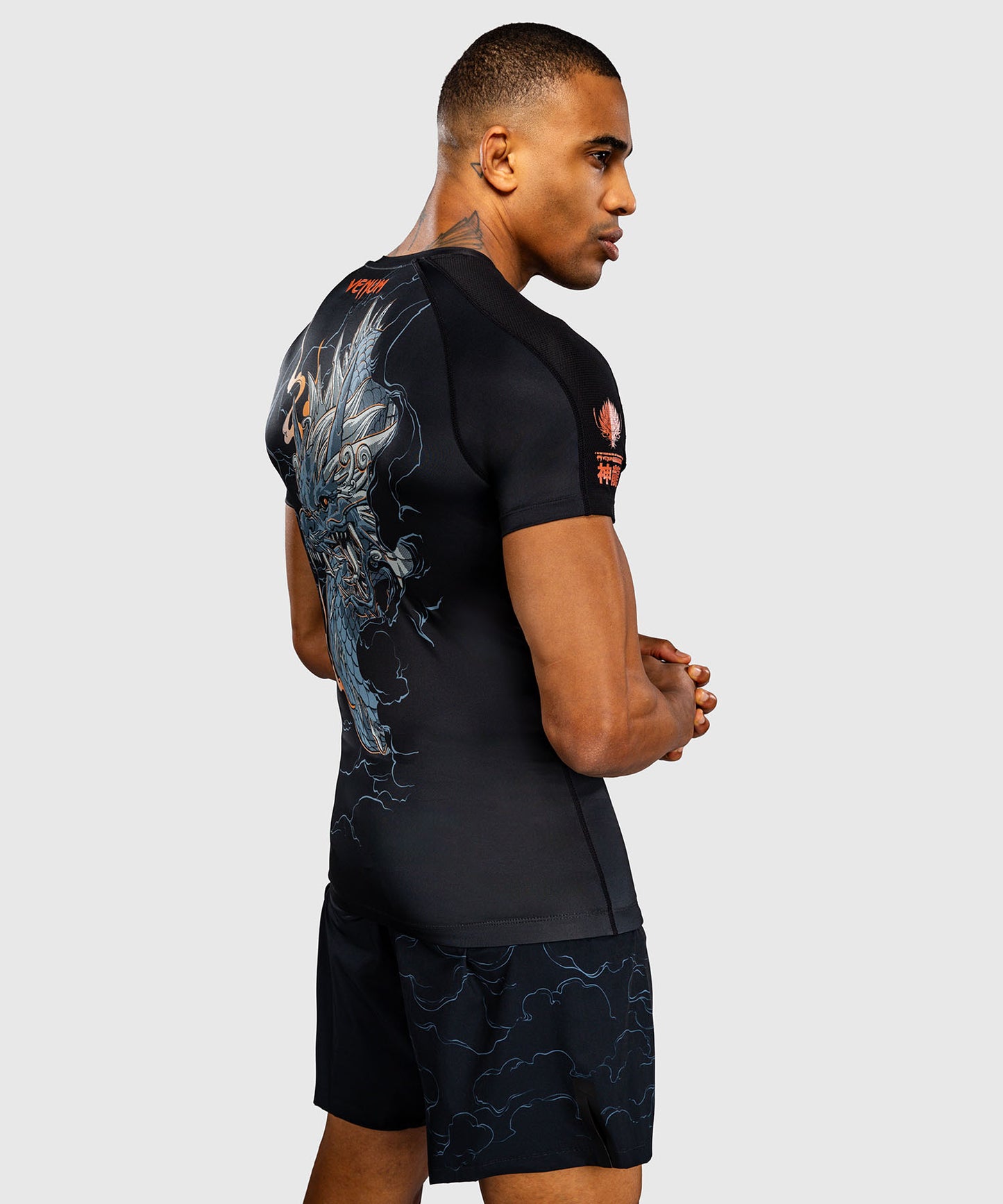 Venum Thunder Dragon Rashguard Manga Corta – Negro/Gris/Cobre
