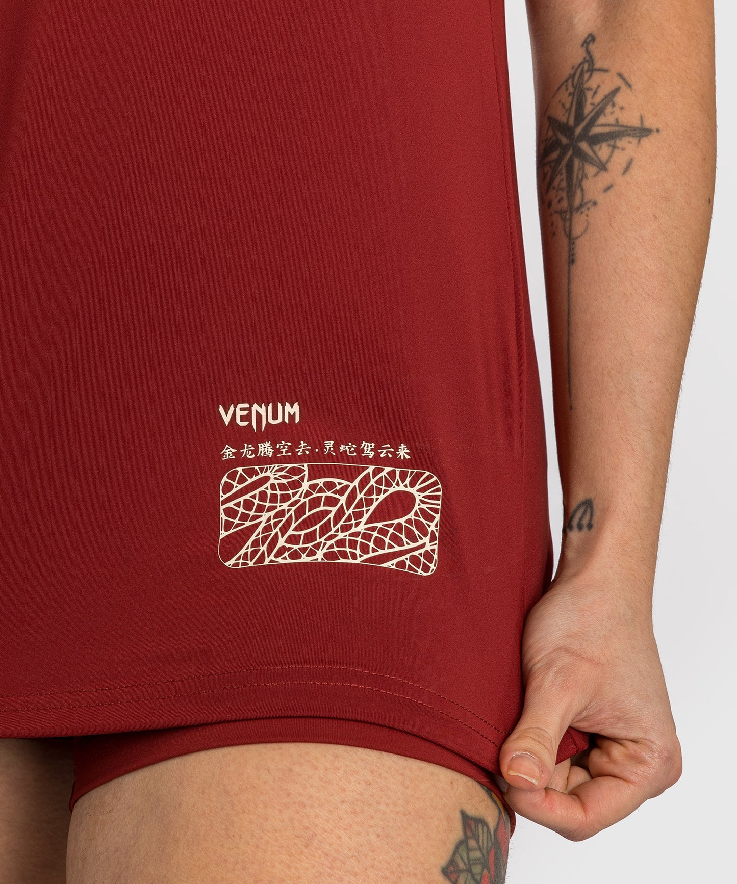 T-shirt Dry-Tech pour Femmes Venum Serpenti – Bordeaux/Ivoire
