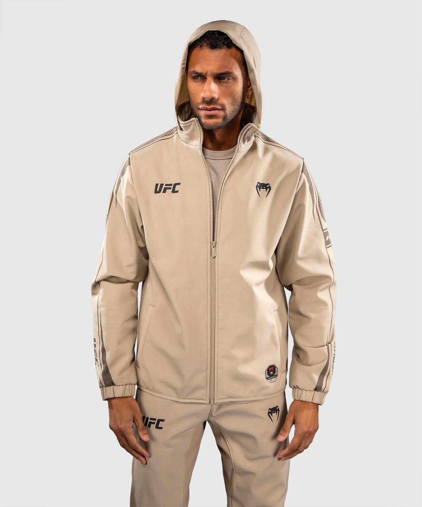 Venum UFC Unity by Venum Authentic Fight Week Felpa con Cappuccio e Zip da Uomo - Sabbia