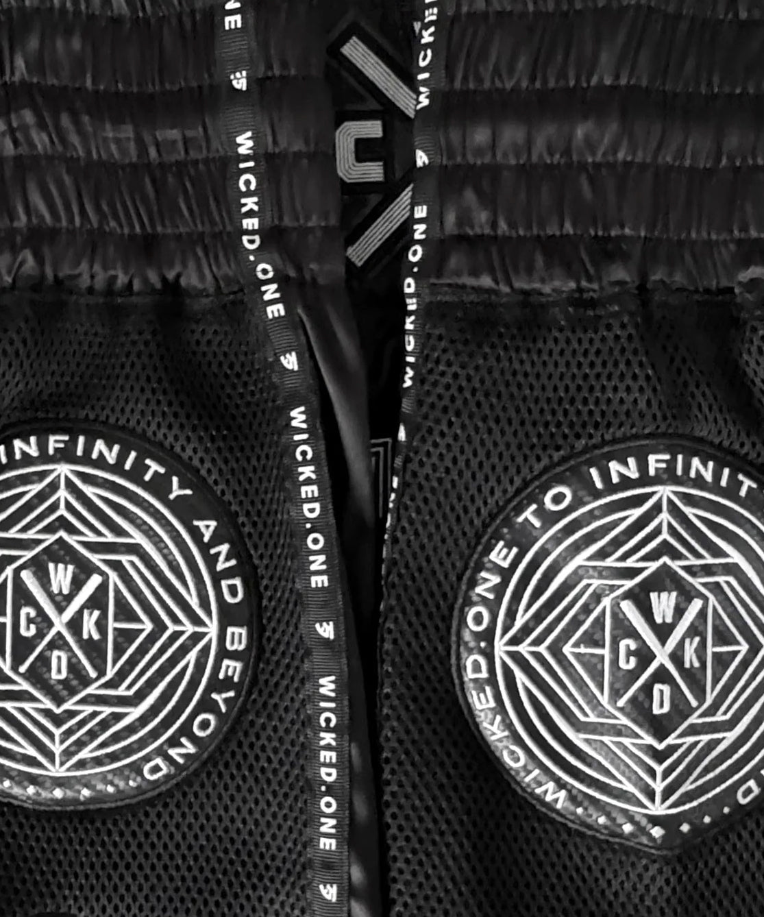 Wicked One Cross-Line Pantalones de Muay Thai - Negro