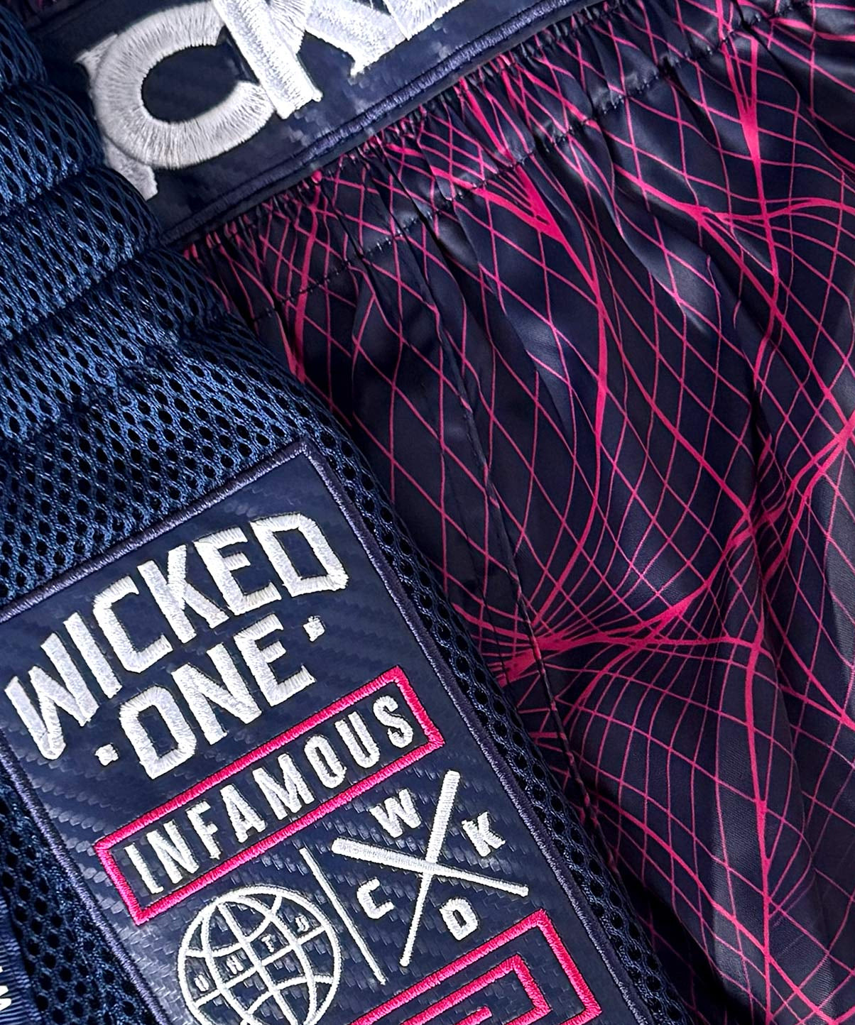 Short De Muay Thai Wicked One Metaverse - Bleu Marine / Rose