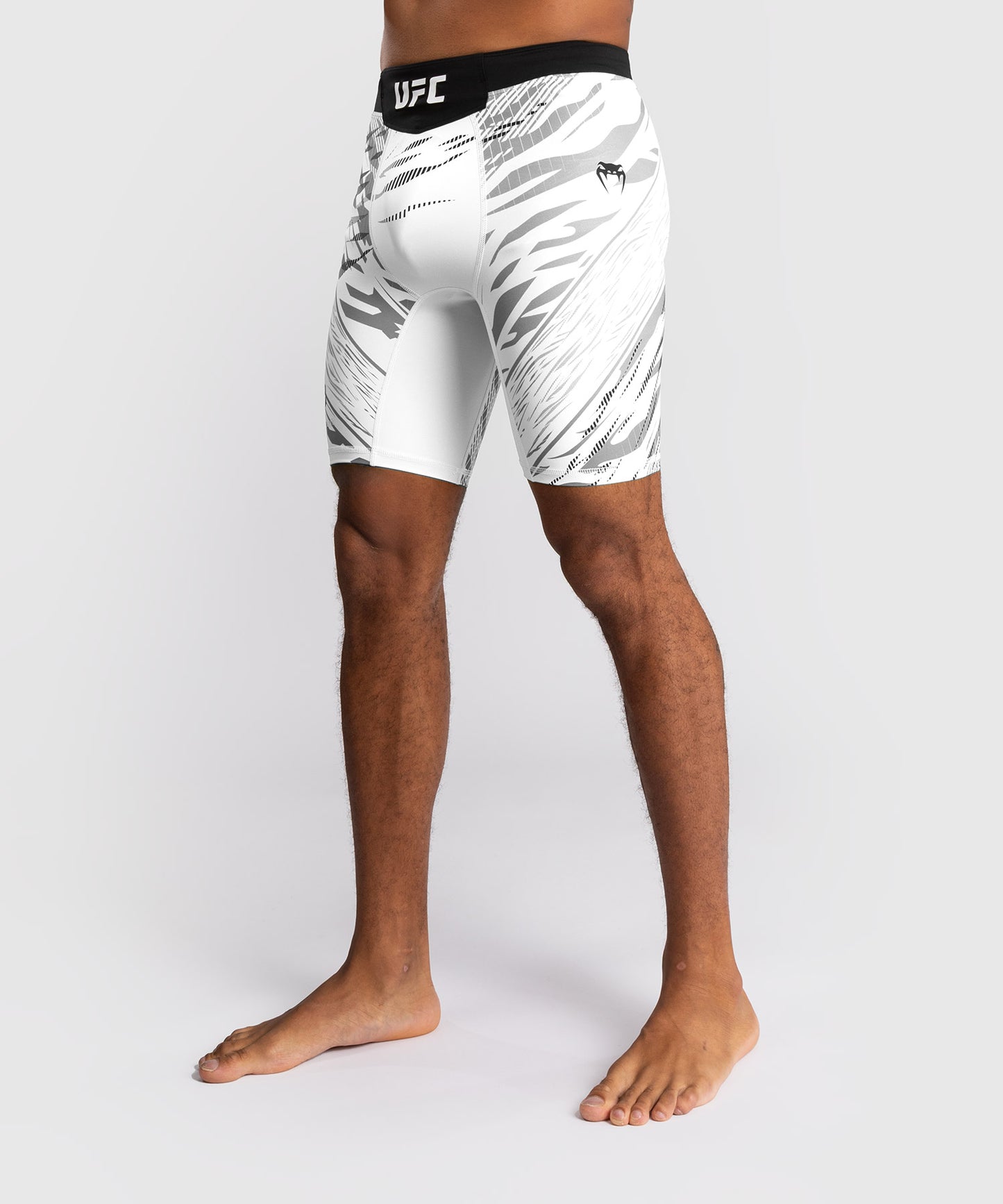 Shorts Vale Tudo pour Hommes UFC Fusion by Venum Authentic Fight Night - Blanc