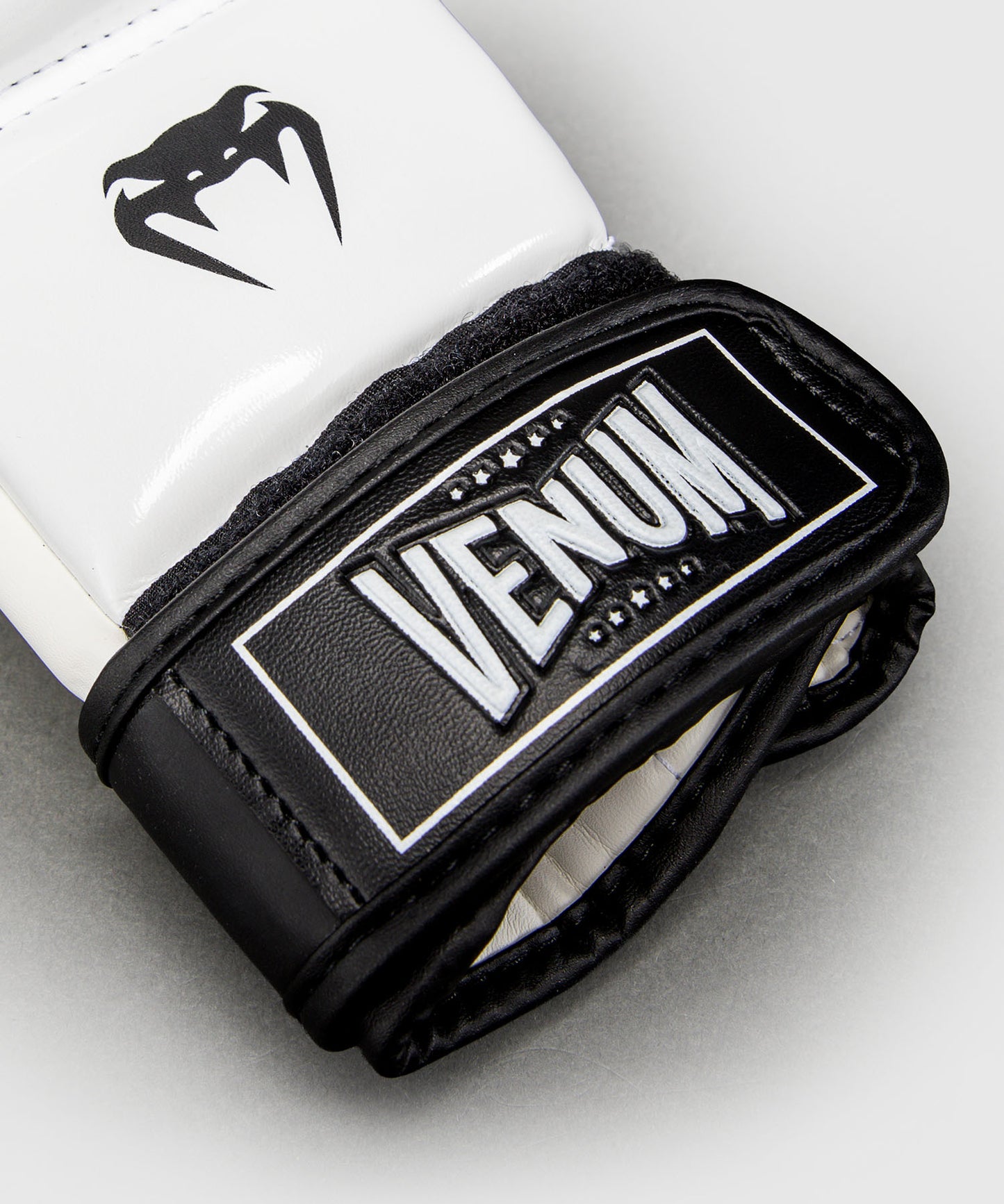 Gants de Sparring Venum Attack 2.0 – Noir/Blanc