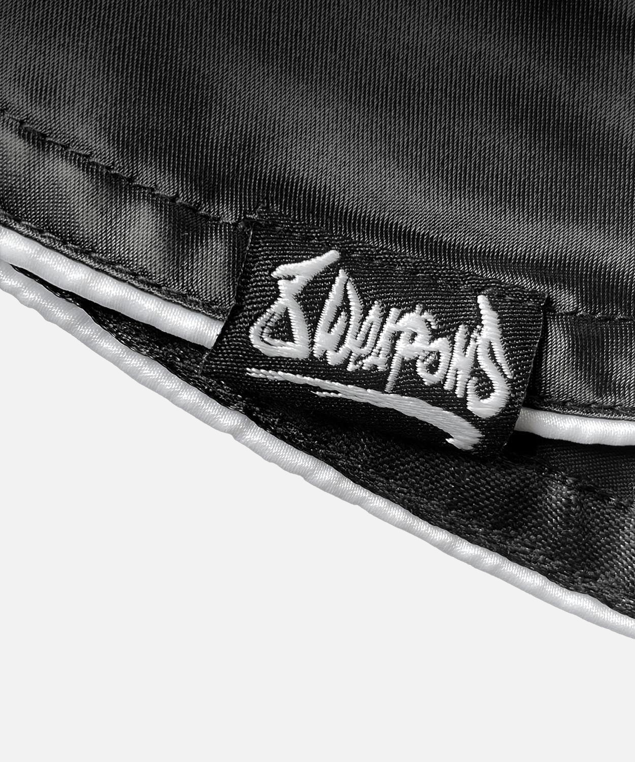 8 Weapons Mongkol Pantalones de Muay Thai - Negro