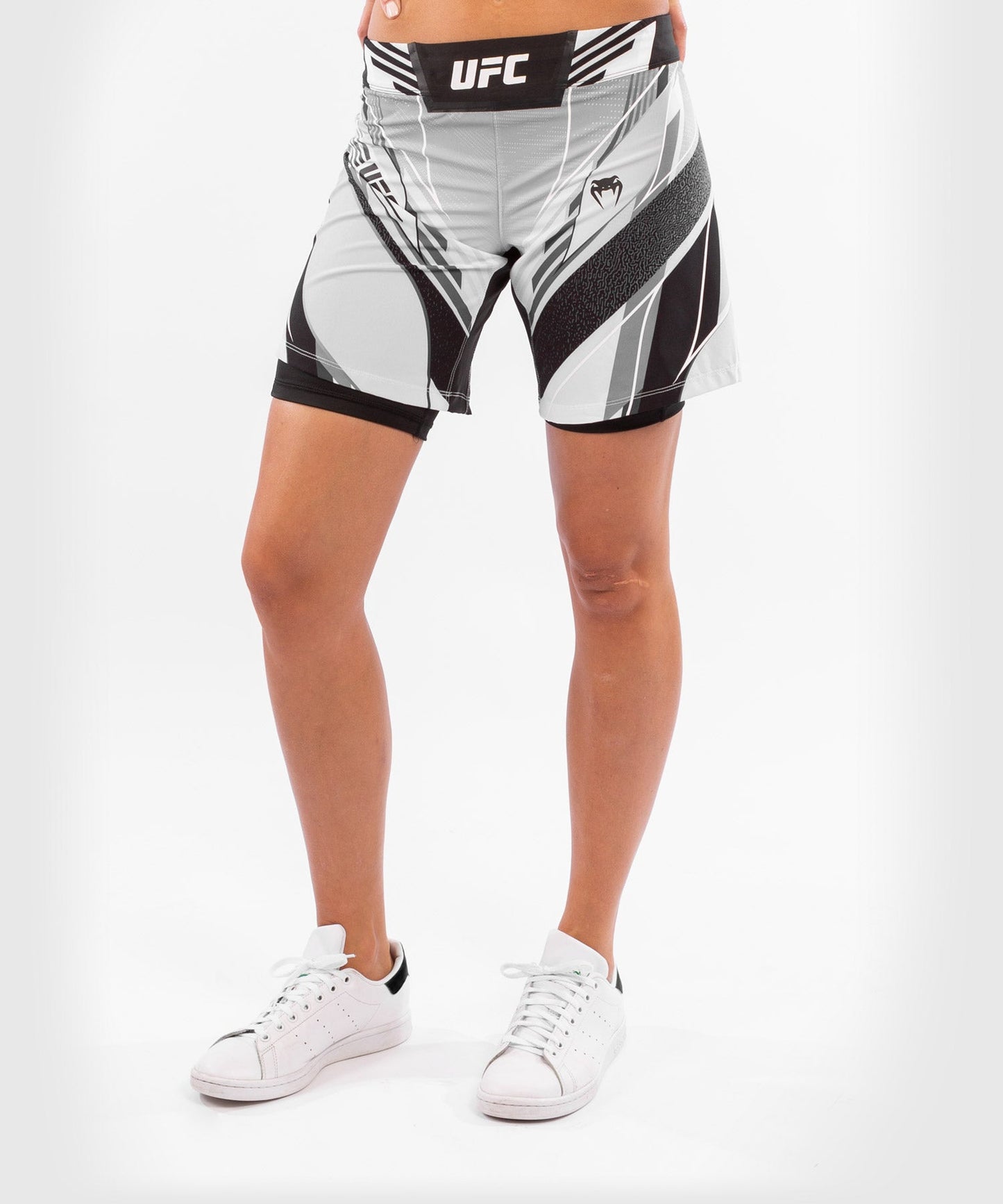 UFC Damen Fightshorts Venum Authentic Fight Night - Long Cut - Weiß