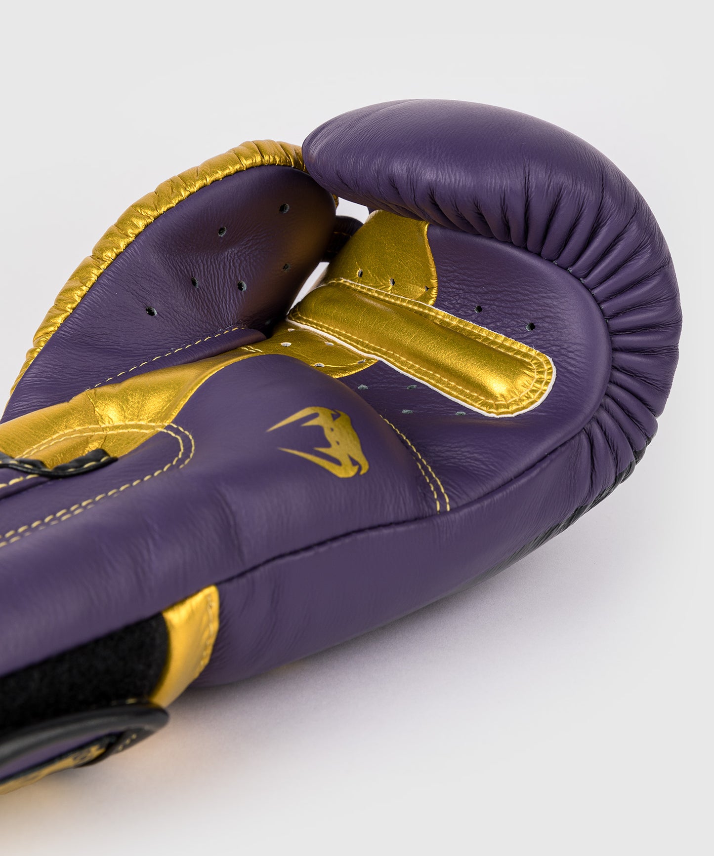 Venum Giant 3.0 Boxing gloves - Dark Purple/Gold - Special Edition