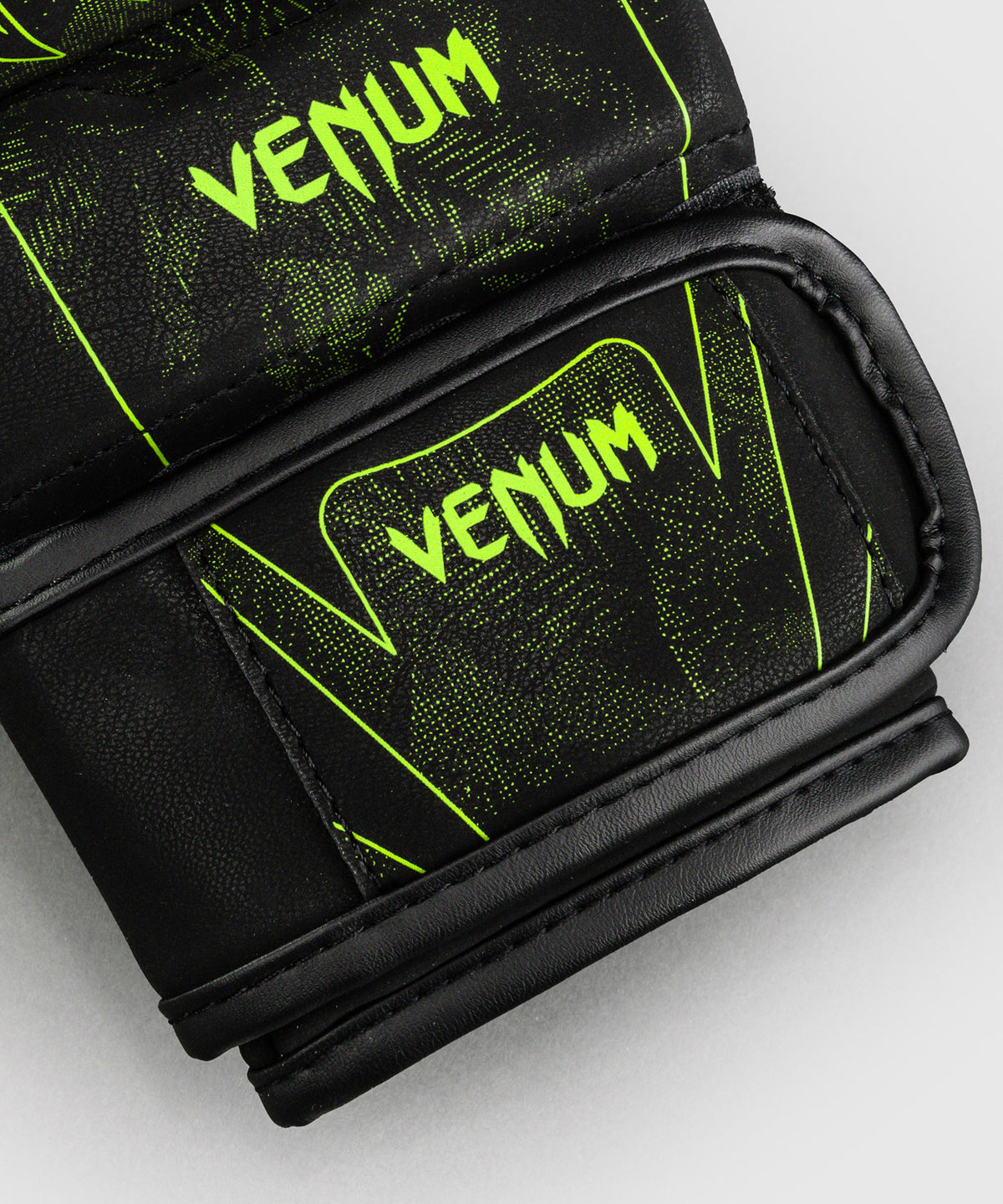 Venum Amazonia Reborn Guantes de sparring MMA - Negro/Verde