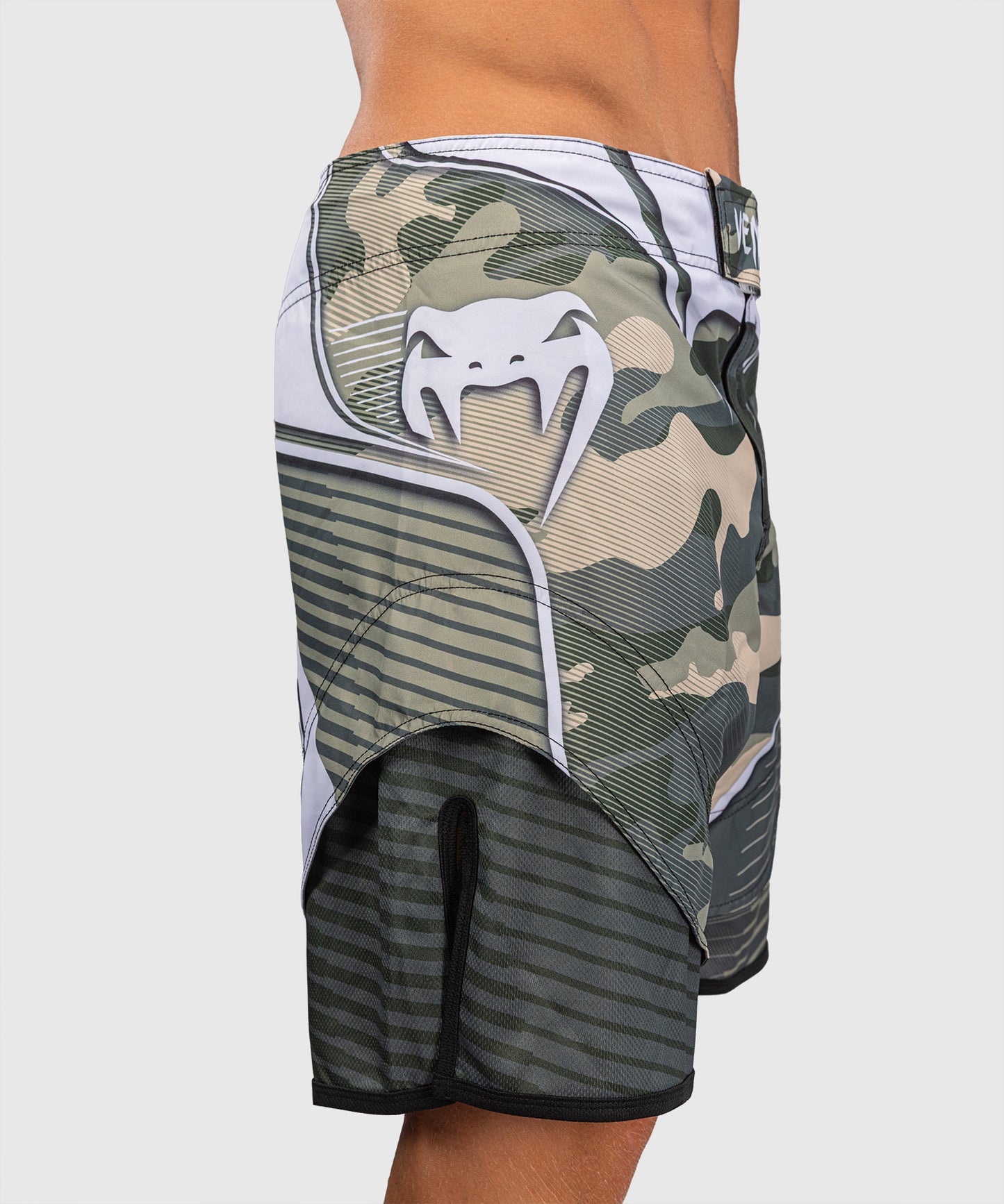 Venum Camo Hero Fightshorts - Khaki/Cremeweiß
