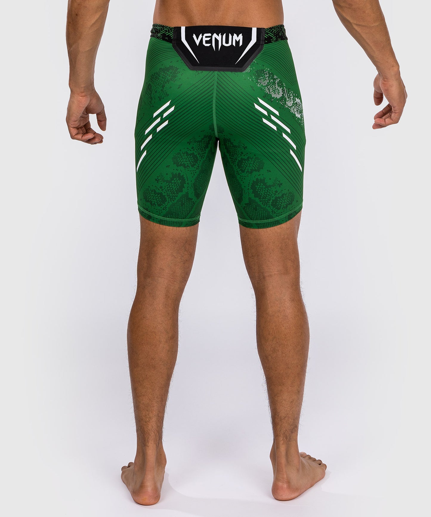 UFC Adrenaline von Venum Authentic Fight Night Männer Vale Tudo Short - Grün
